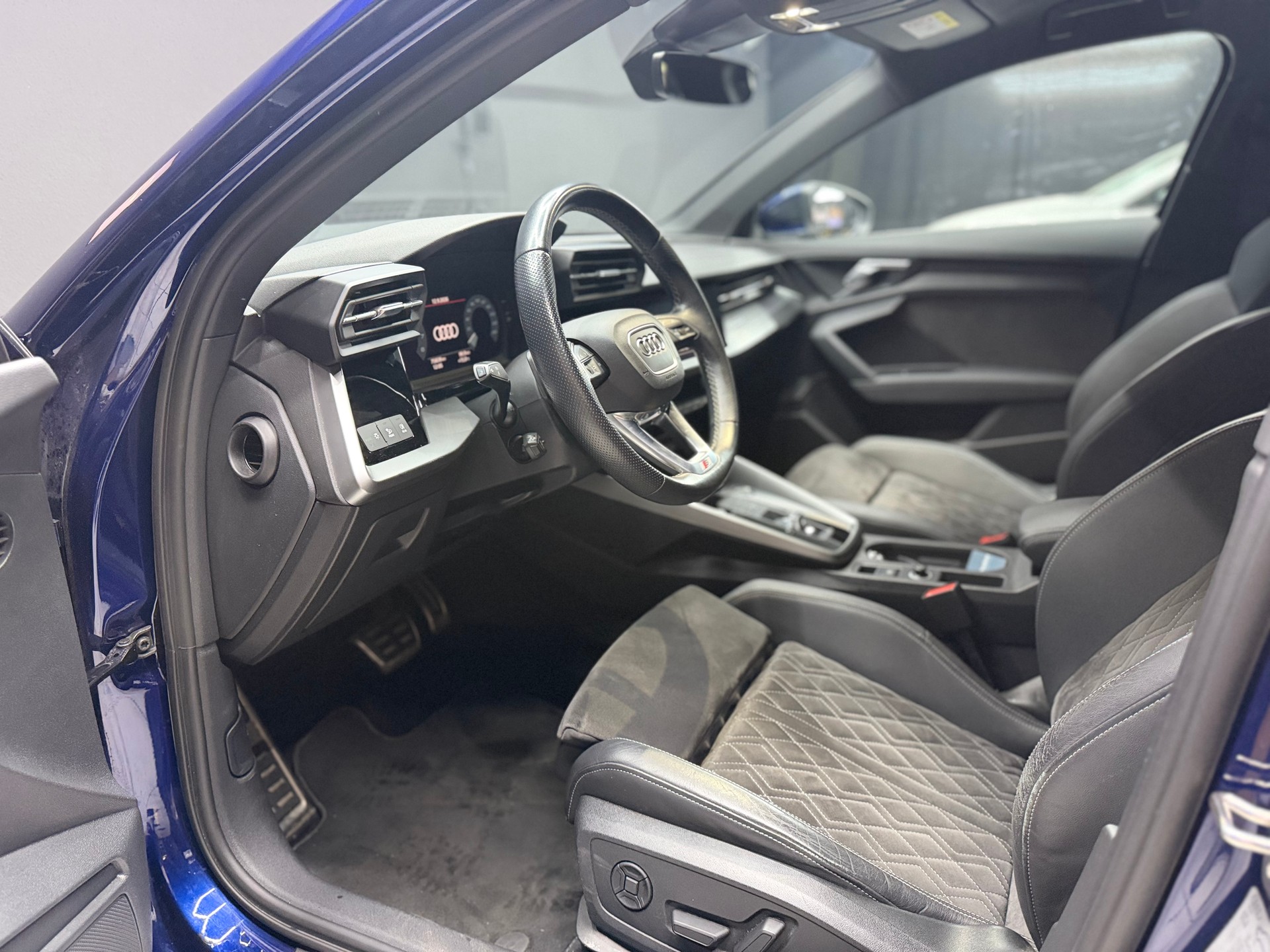 AUDI A3 Sportback 35 TFSI S line Attraction S-tronic-image-6
