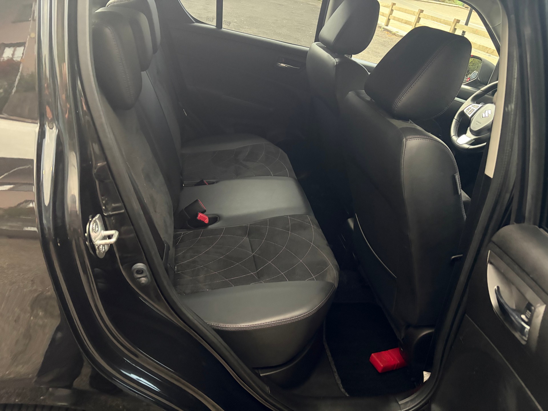 SUZUKI Swift 1.2i 16V Sergio Cellano 4x4-image-6