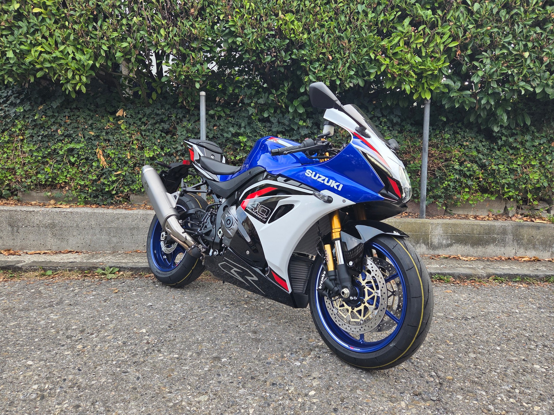 SUZUKI GSX-R 1000-showroom-element-1