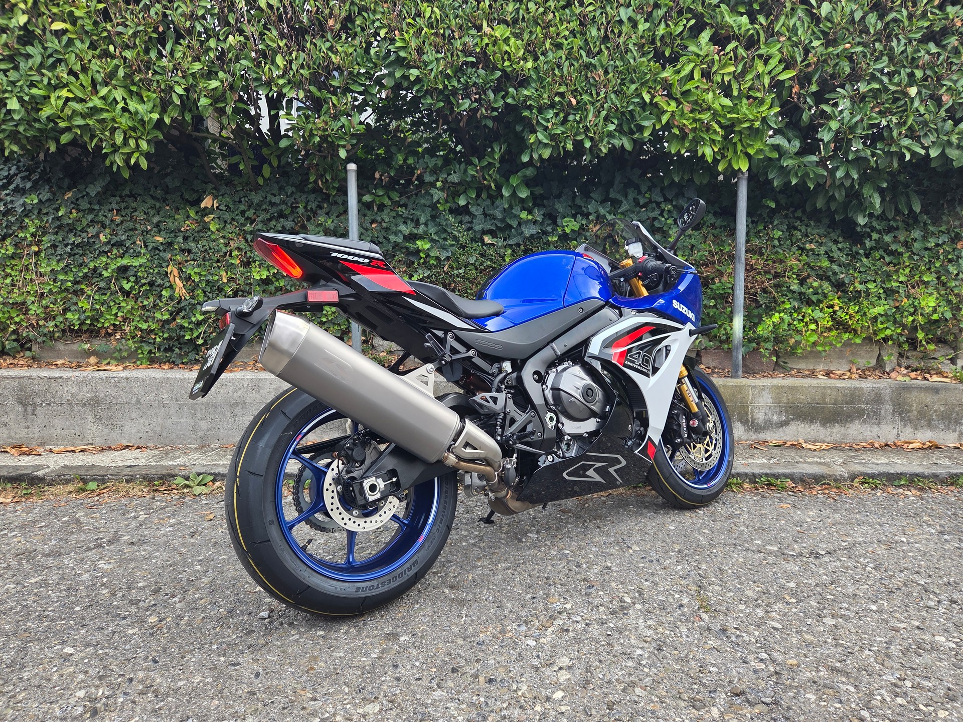 SUZUKI GSX-R 1000-showroom-element-2