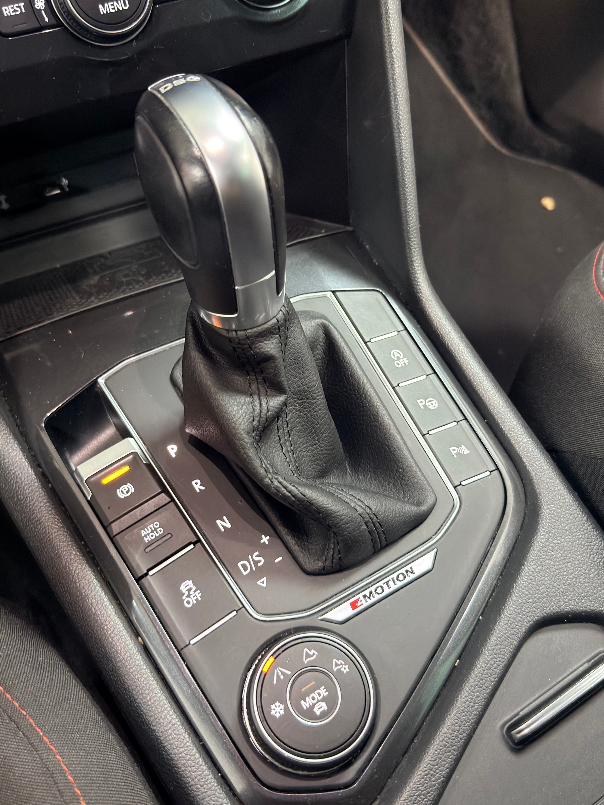 VW Tiguan 2.0 TDI SCR Comfortline 4Motion DSG hageschaden-image-12