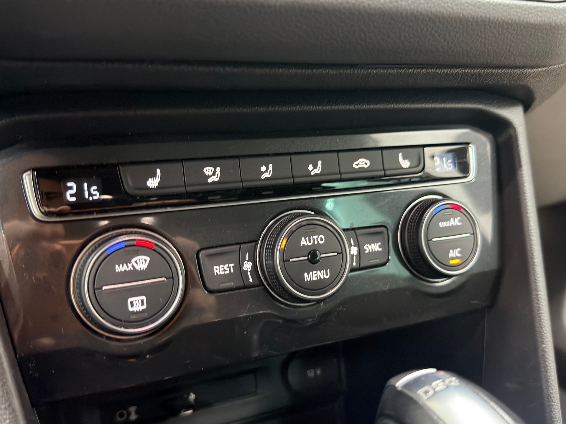 VW Tiguan 2.0 TDI SCR Comfortline 4Motion DSG hageschaden-image-13
