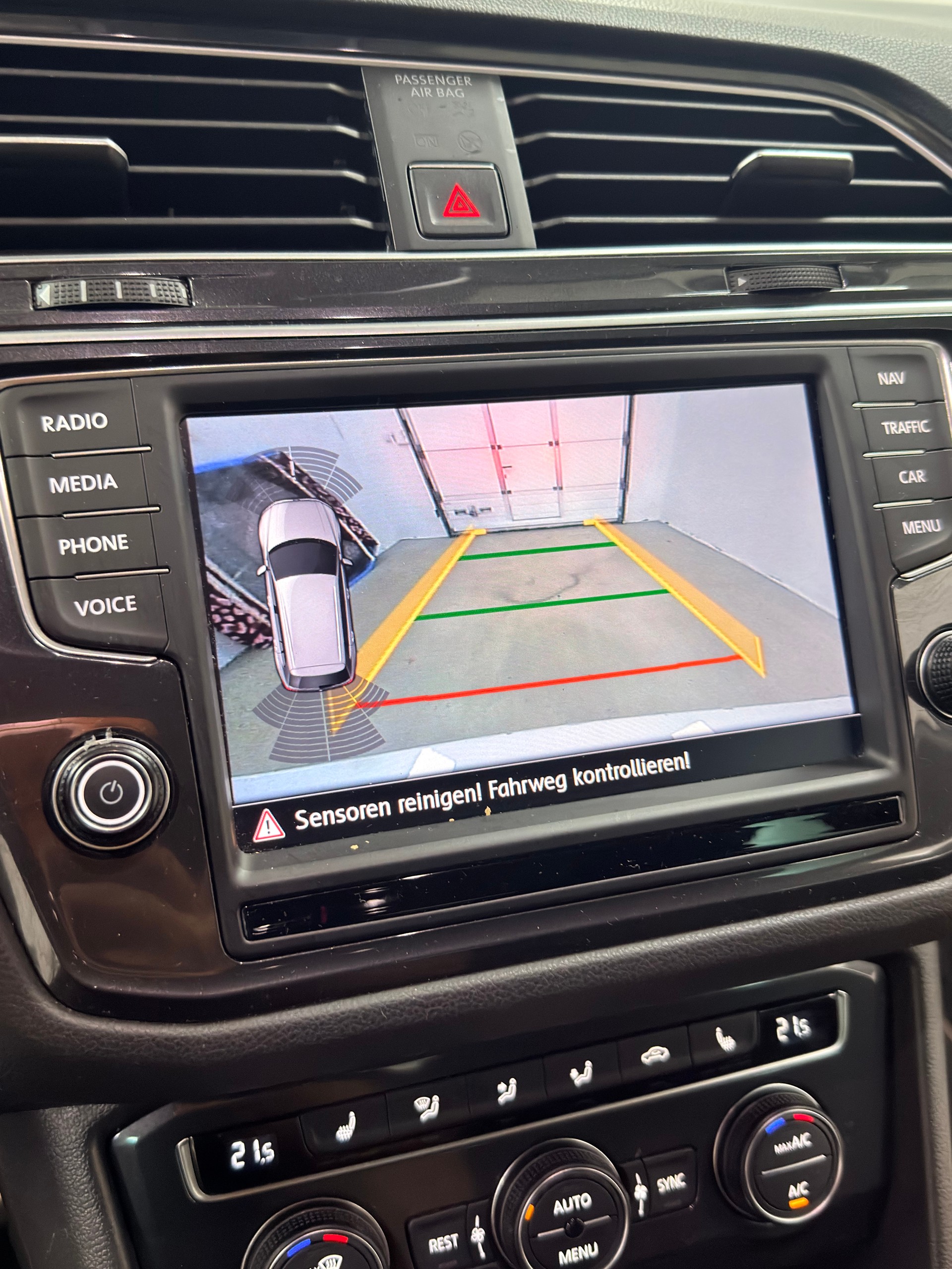 VW Tiguan 2.0 TDI SCR Comfortline 4Motion DSG hageschaden-image-11