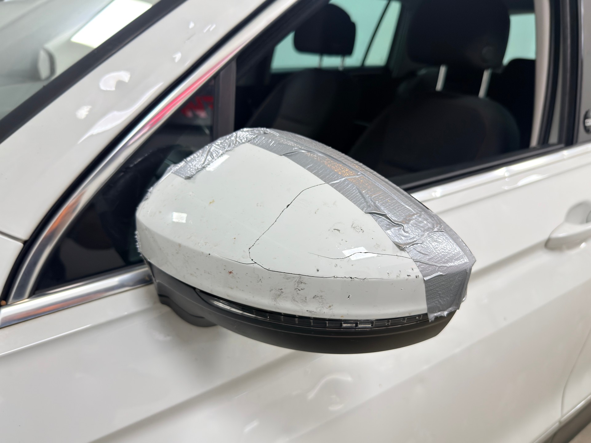 VW Tiguan 2.0 TDI SCR Comfortline 4Motion DSG hageschaden-image-7