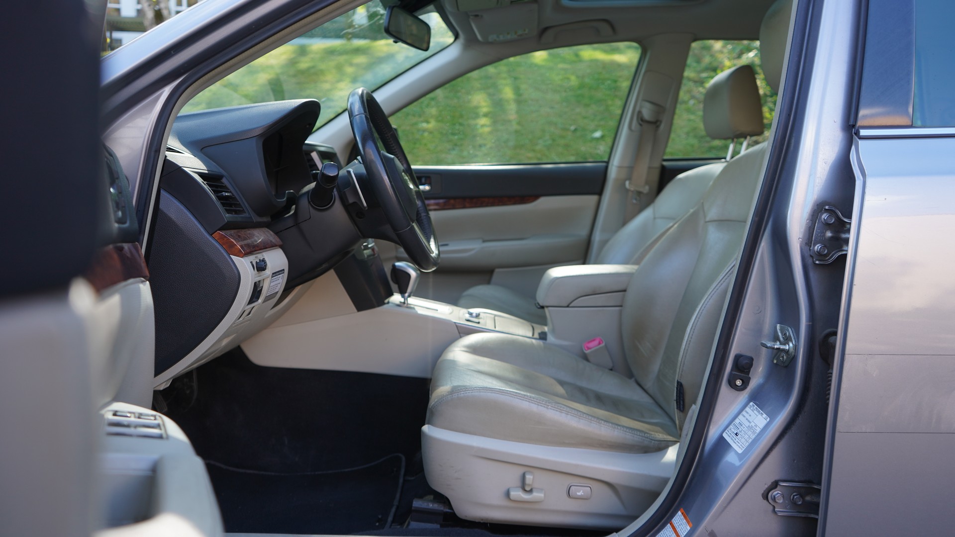 SUBARU Outback 3.6R Executive AWD Automatic-image-6