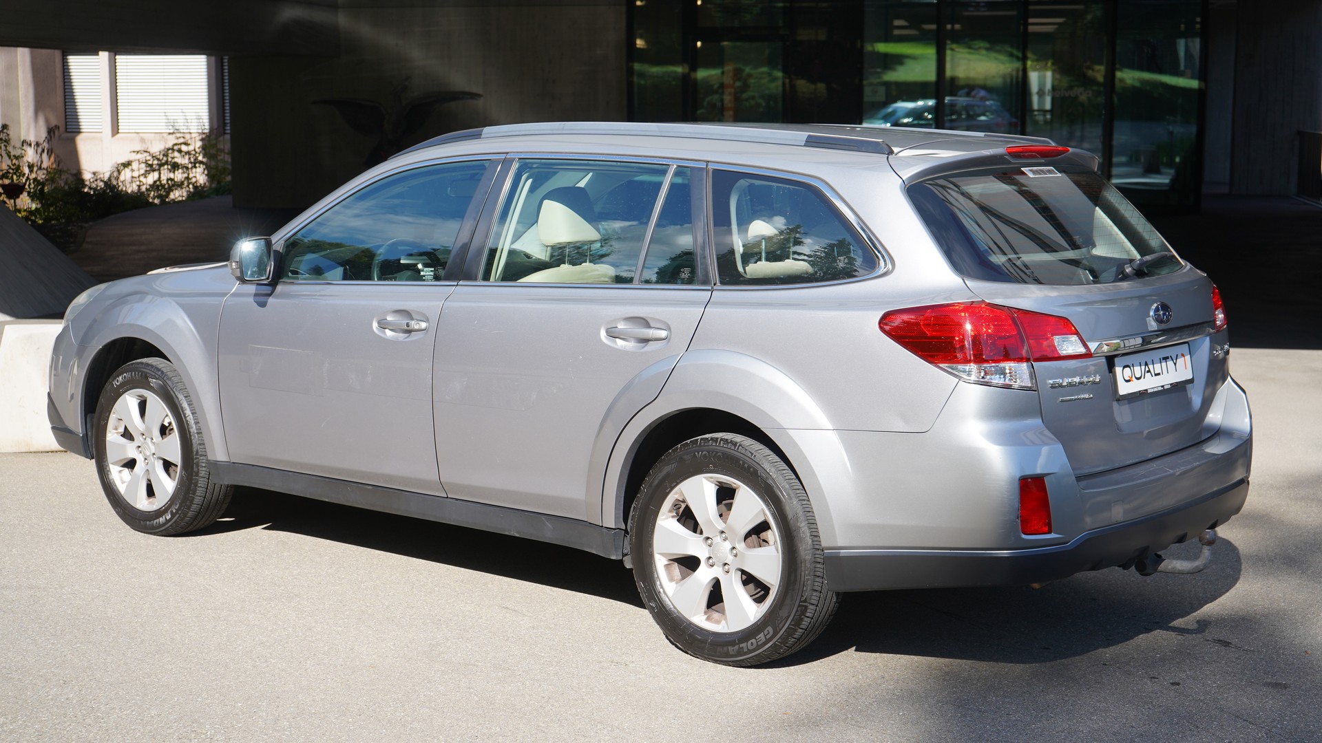 SUBARU Outback 3.6R Executive AWD Automatic-image-2