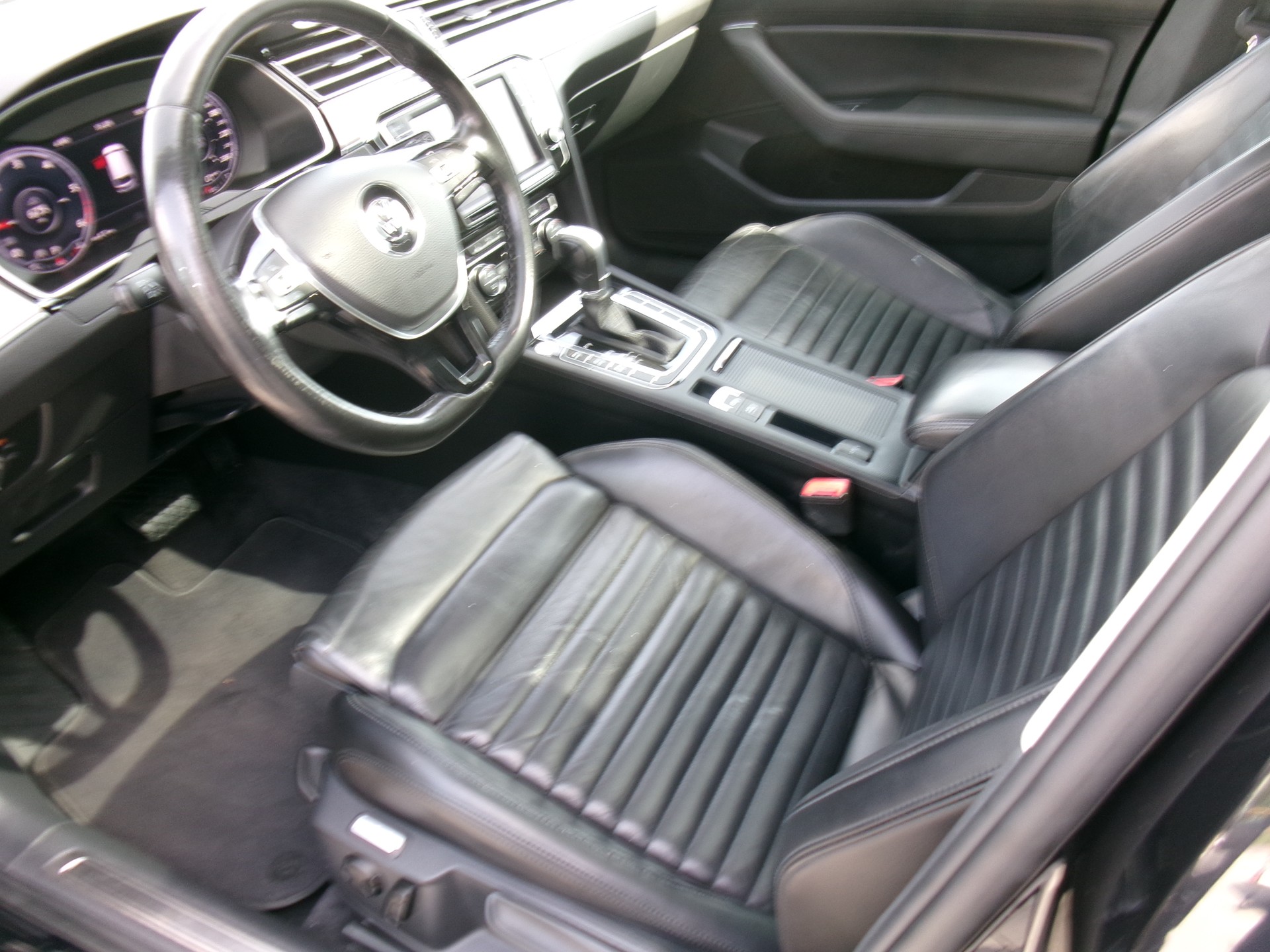 VW Passat Variant 2.0 TDI BMT High. DSG 4Motion-image-4