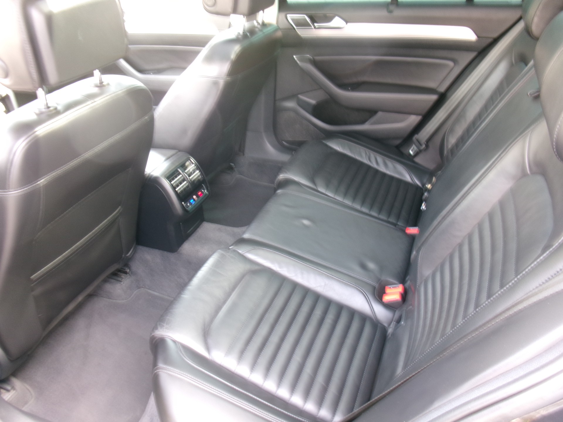 VW Passat Variant 2.0 TDI BMT High. DSG 4Motion-image-9