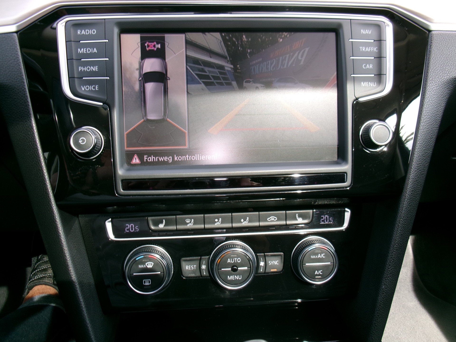 VW Passat Variant 2.0 TDI BMT High. DSG 4Motion-image-7