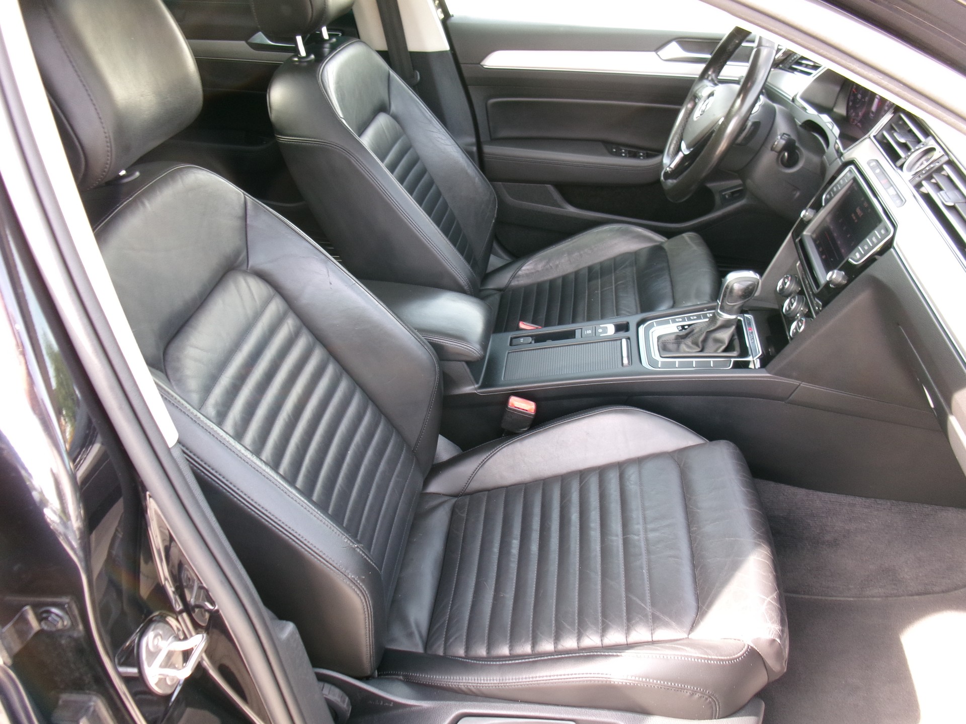 VW Passat Variant 2.0 TDI BMT High. DSG 4Motion-image-5