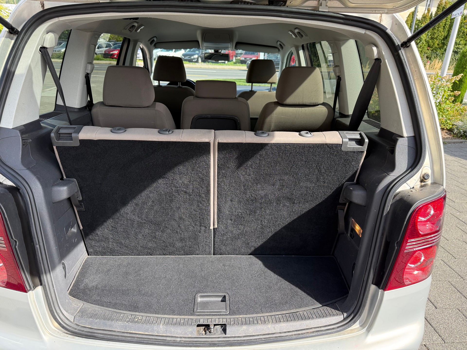 VW Touran 1.4 TSI Highline DSG-image-8