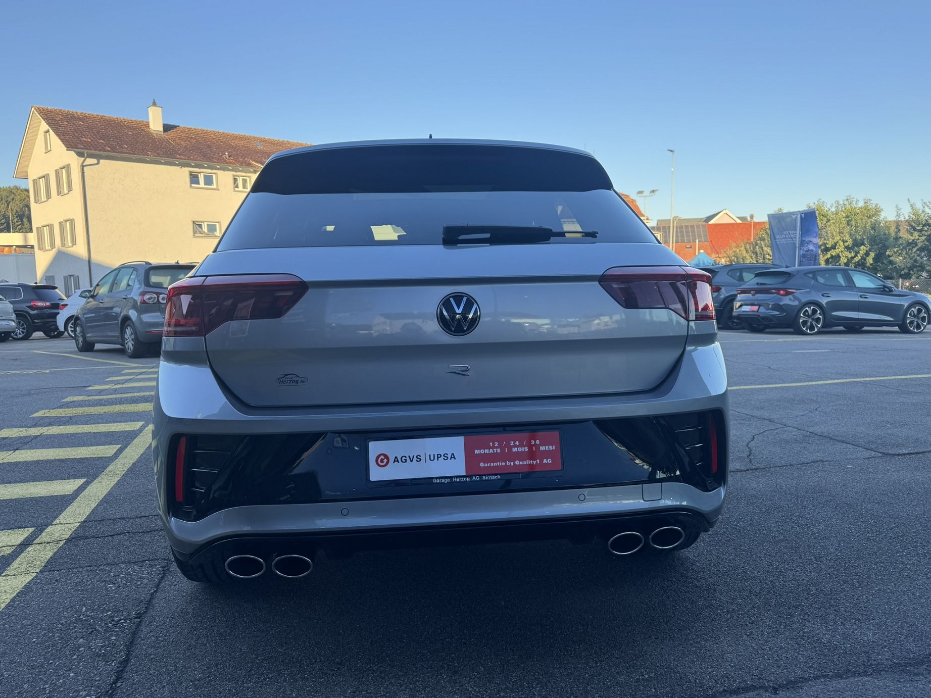 VW T-Roc 2.0 TSI R DSG 4Motion-image-4