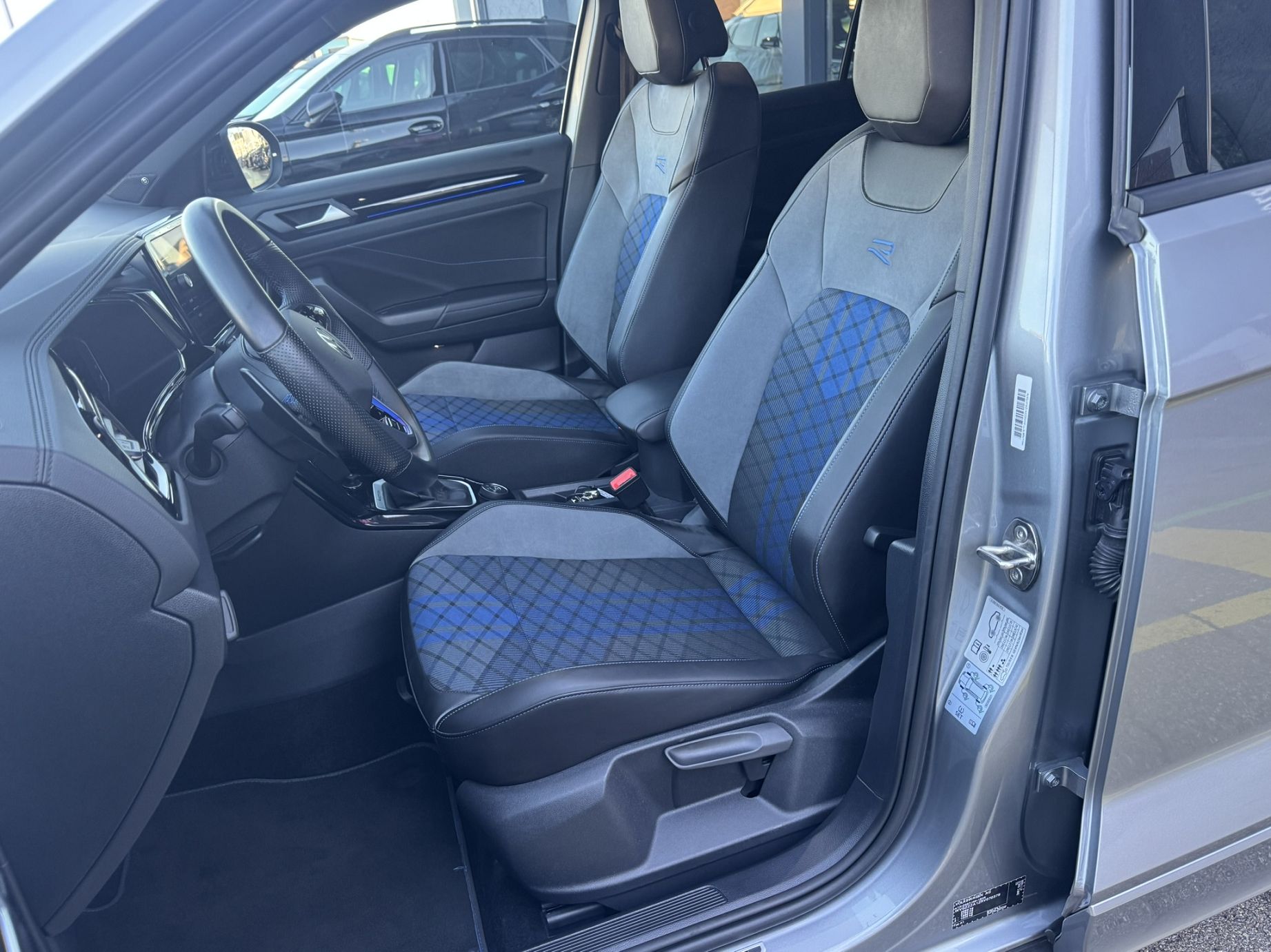 VW T-Roc 2.0 TSI R DSG 4Motion-image-13