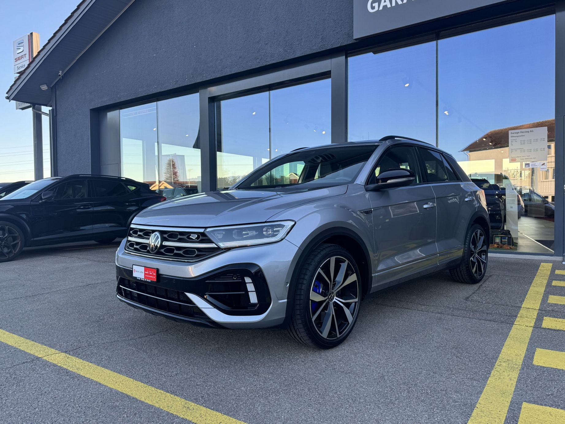 VW T-Roc 2.0 TSI R DSG 4Motion-image-1
