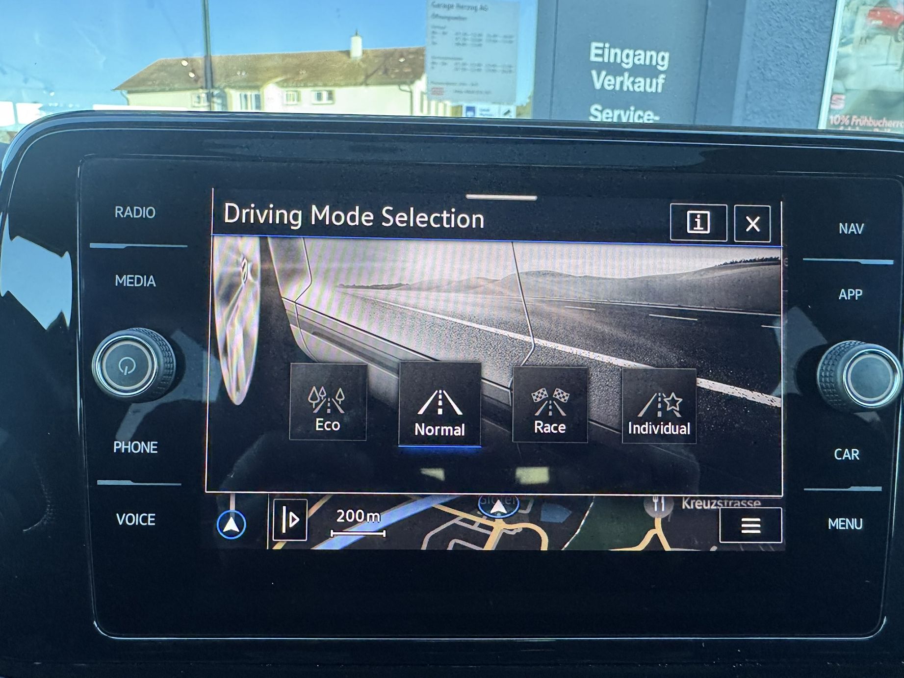VW T-Roc 2.0 TSI R DSG 4Motion-image-26