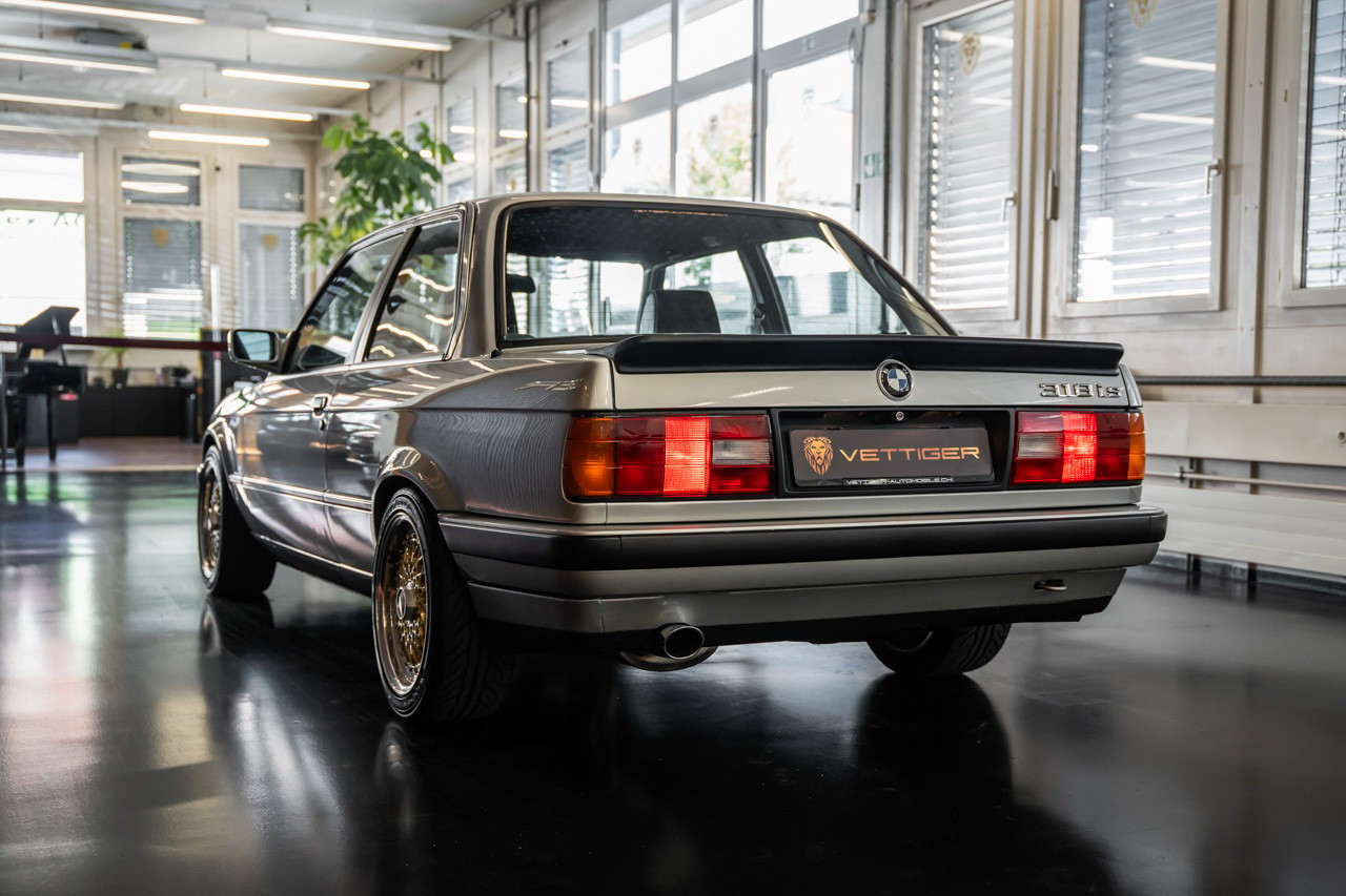 BMW 318iS-image-3