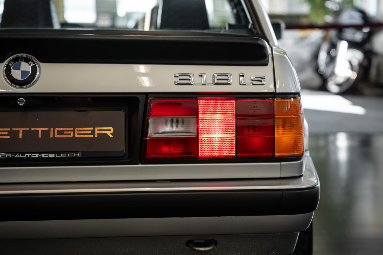 BMW 318iS-image-9