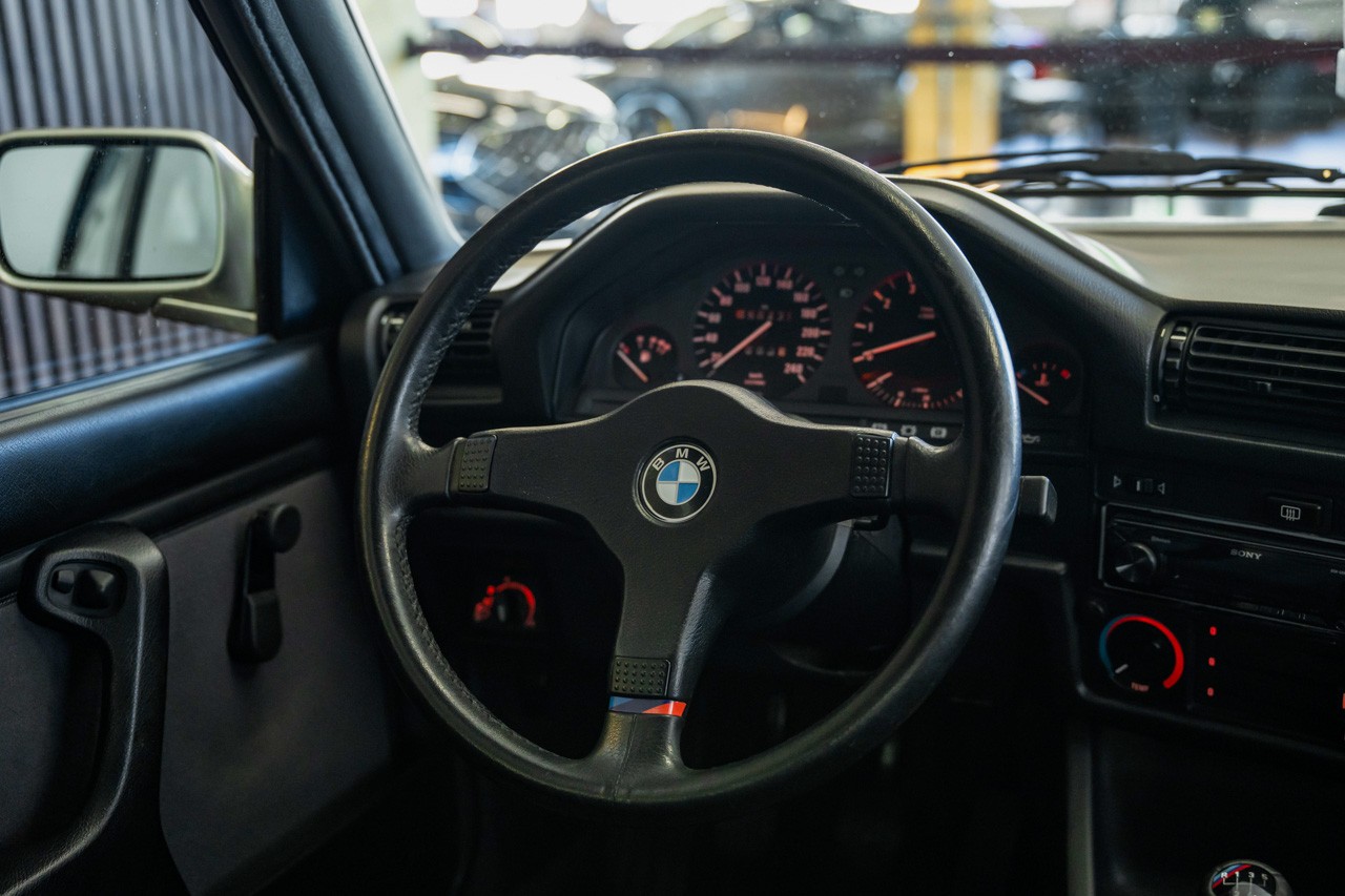BMW 318iS-image-24