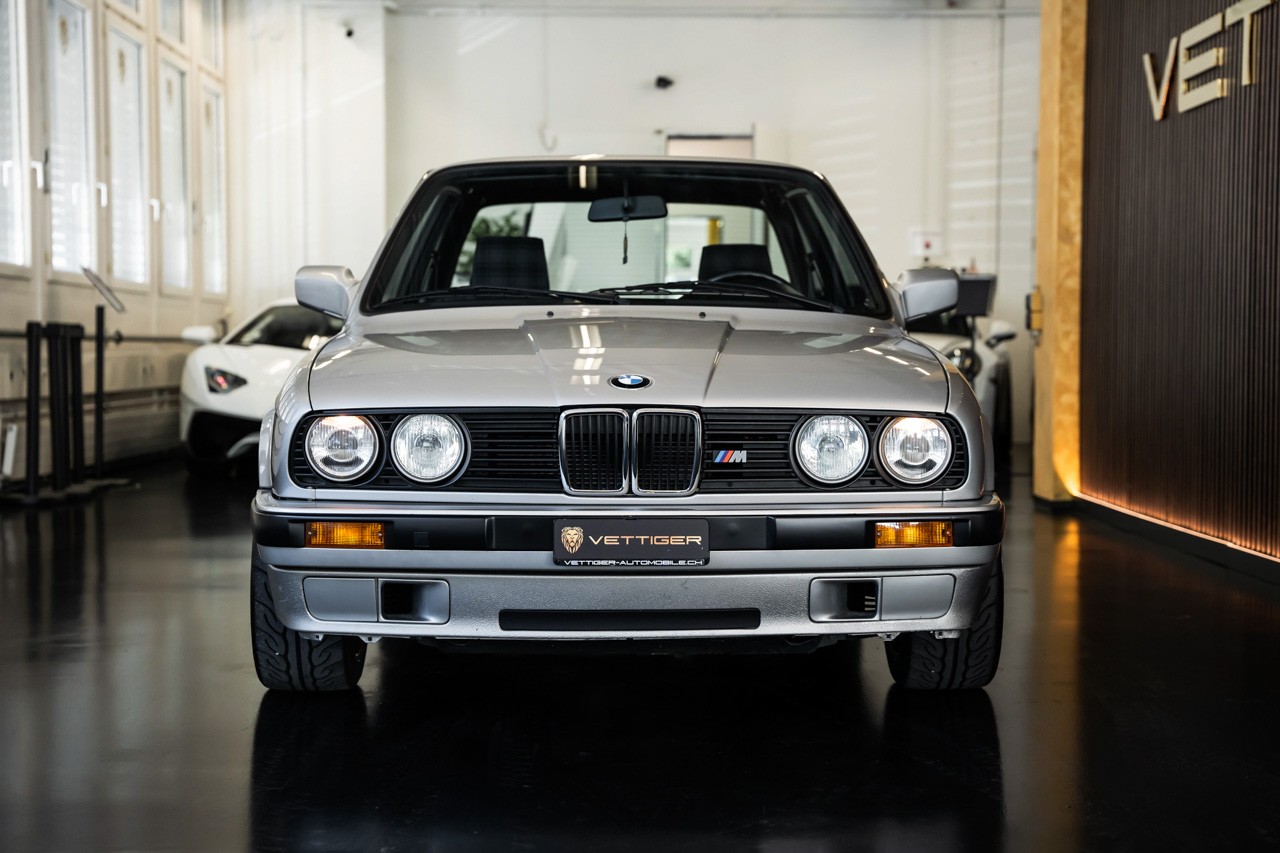 BMW 318iS-image-1