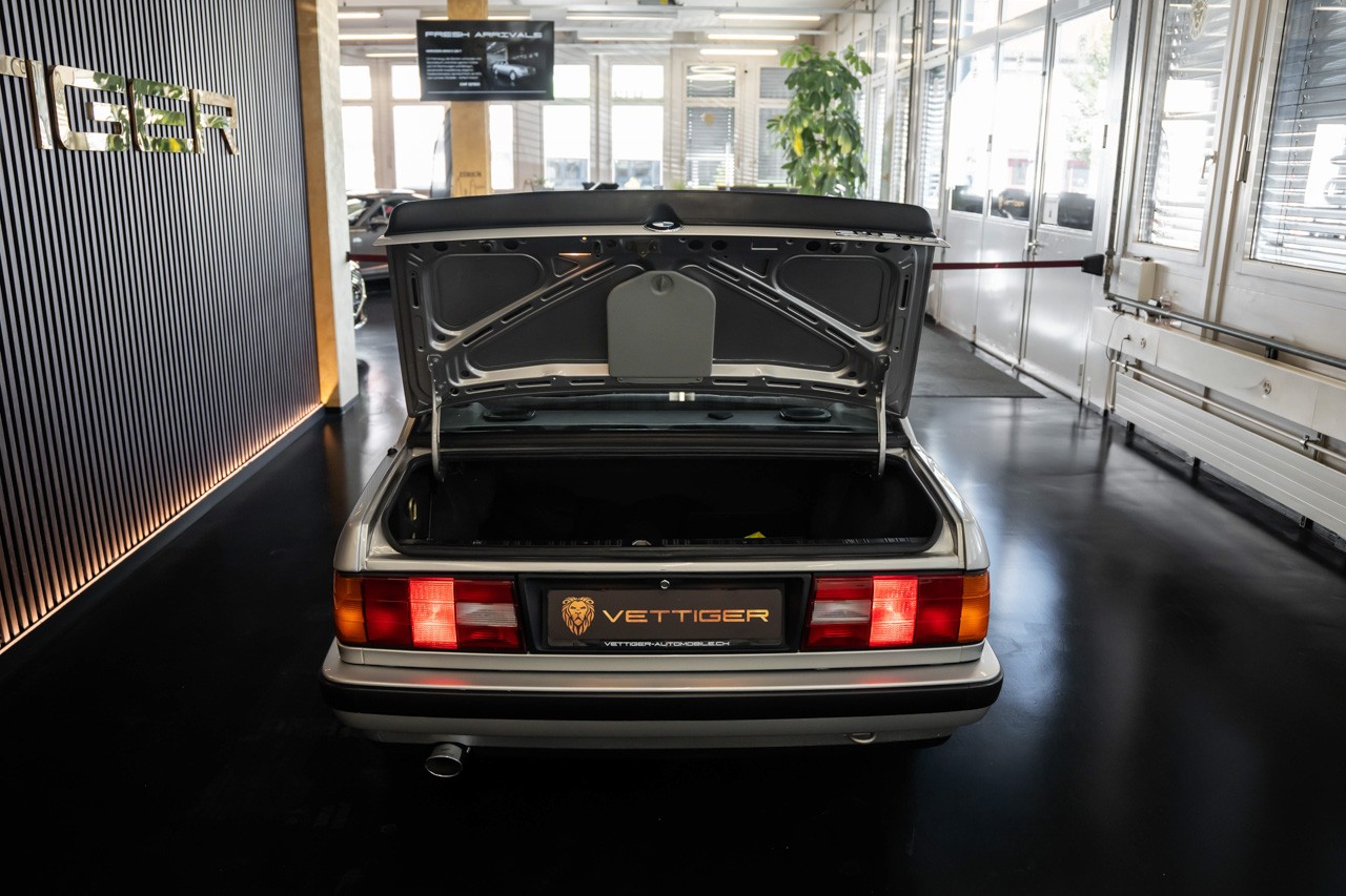BMW 318iS-image-5
