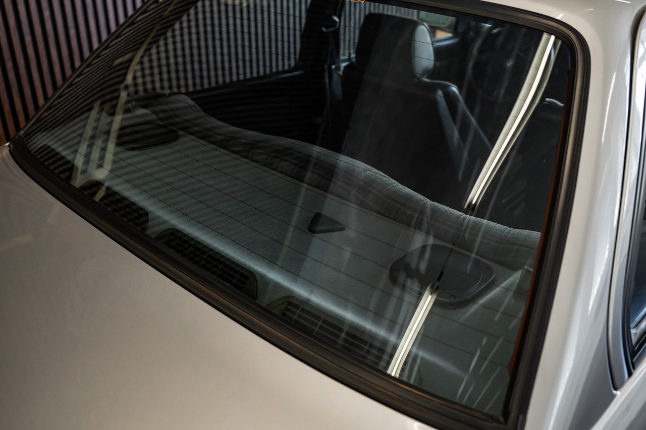 BMW 318iS-image-28