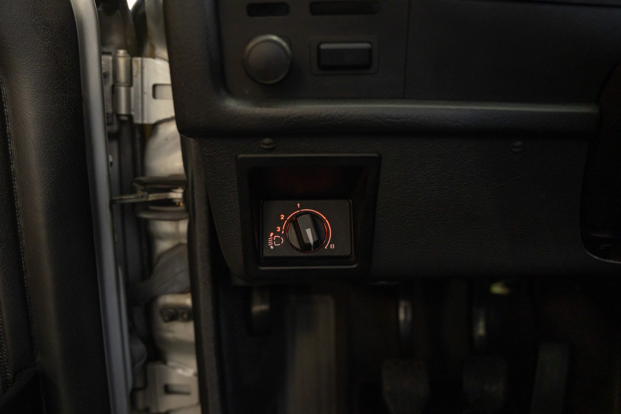 BMW 318iS-image-21