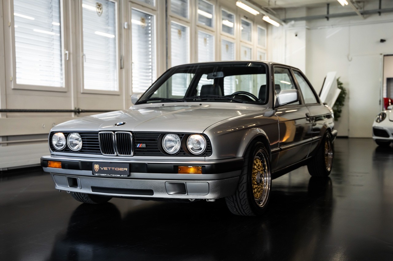 BMW 318iS-image-2