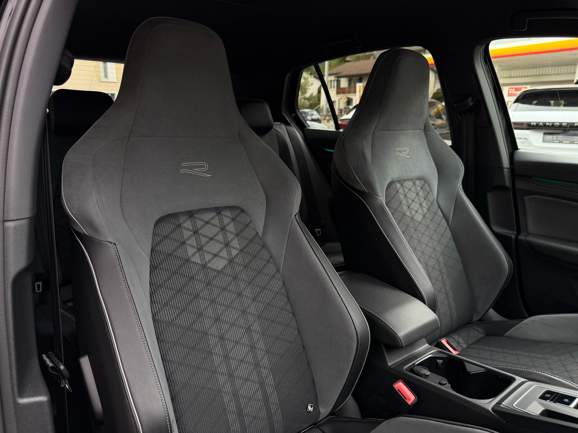 VW Golf 2.0 TSI R-LineDSG 4M-image-8