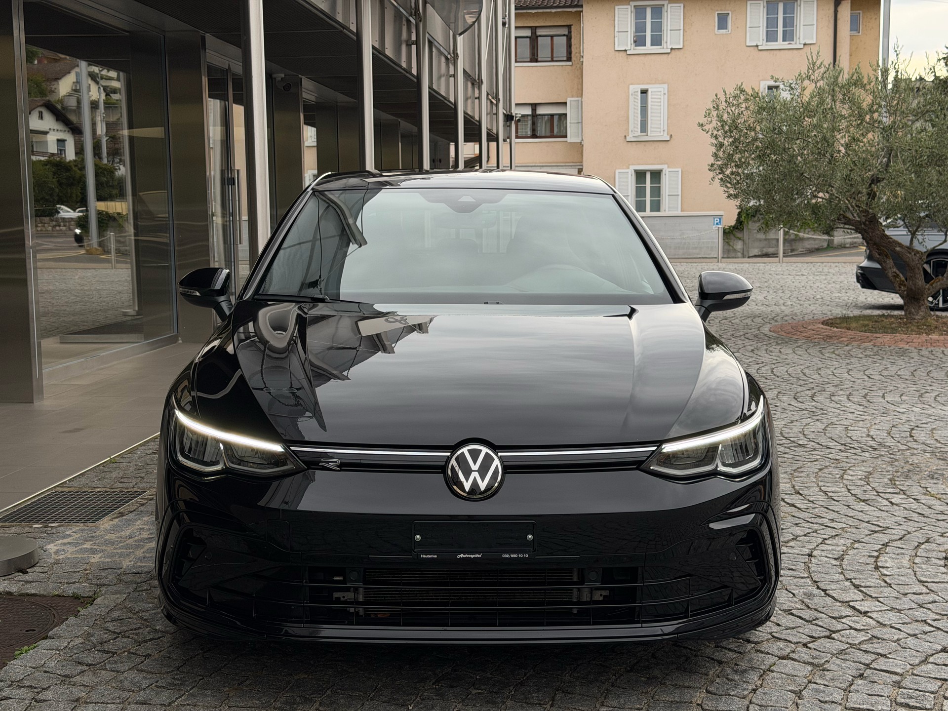 VW Golf 2.0 TSI R-LineDSG 4M-image-1