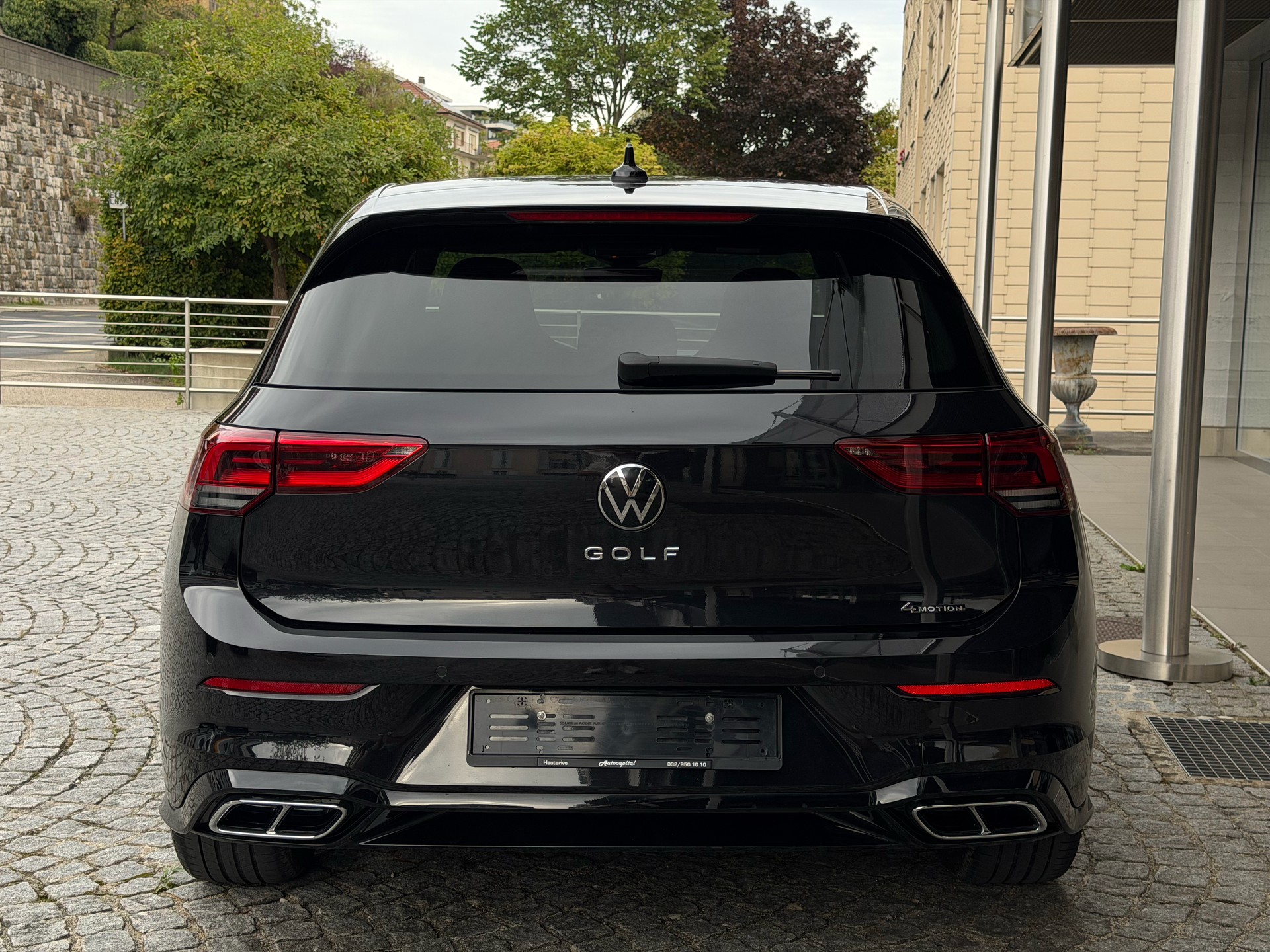 VW Golf 2.0 TSI R-LineDSG 4M-image-4
