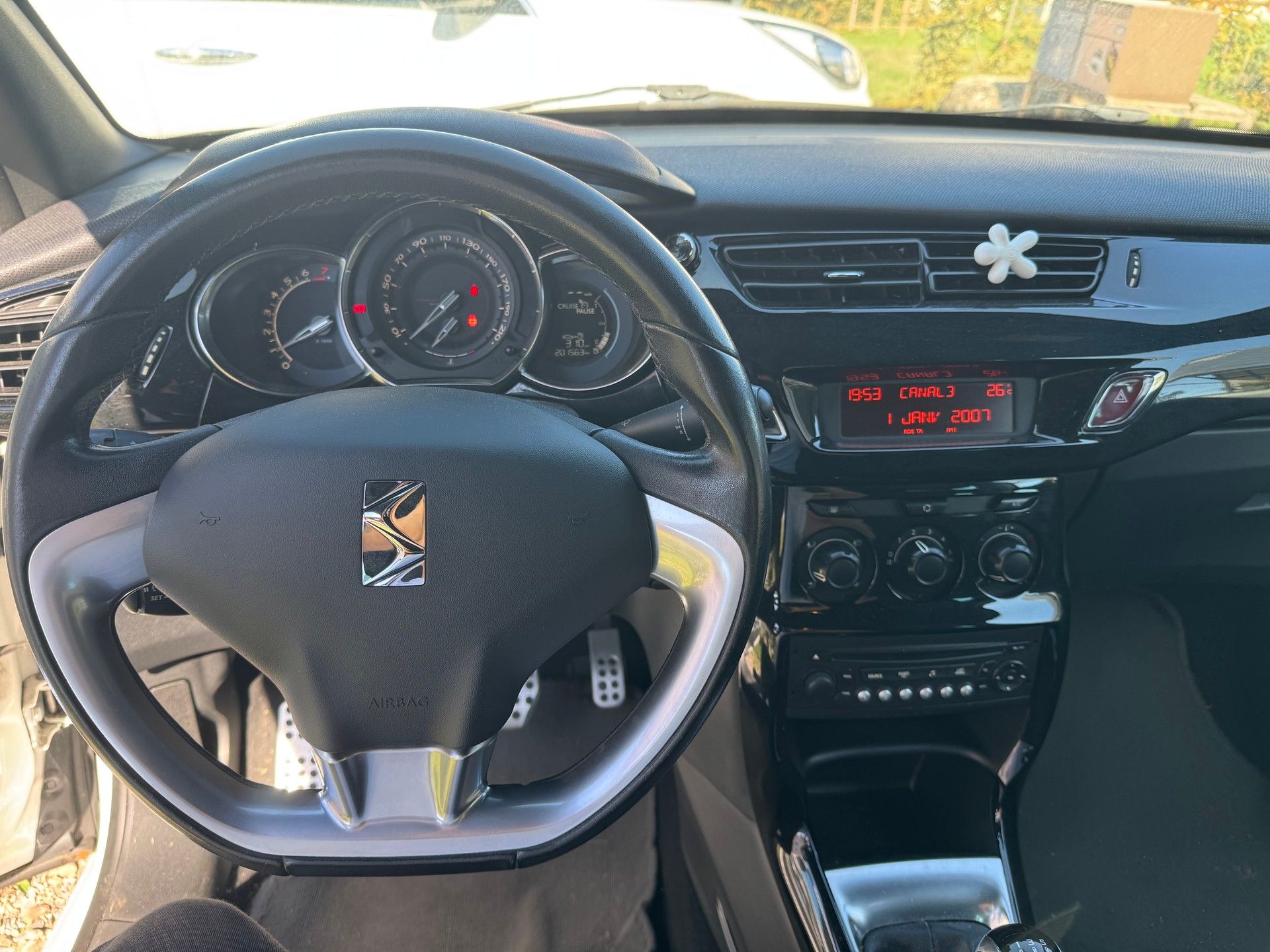 DS AUTOMOBILES DS3 1.2 VTi Chic-image-8