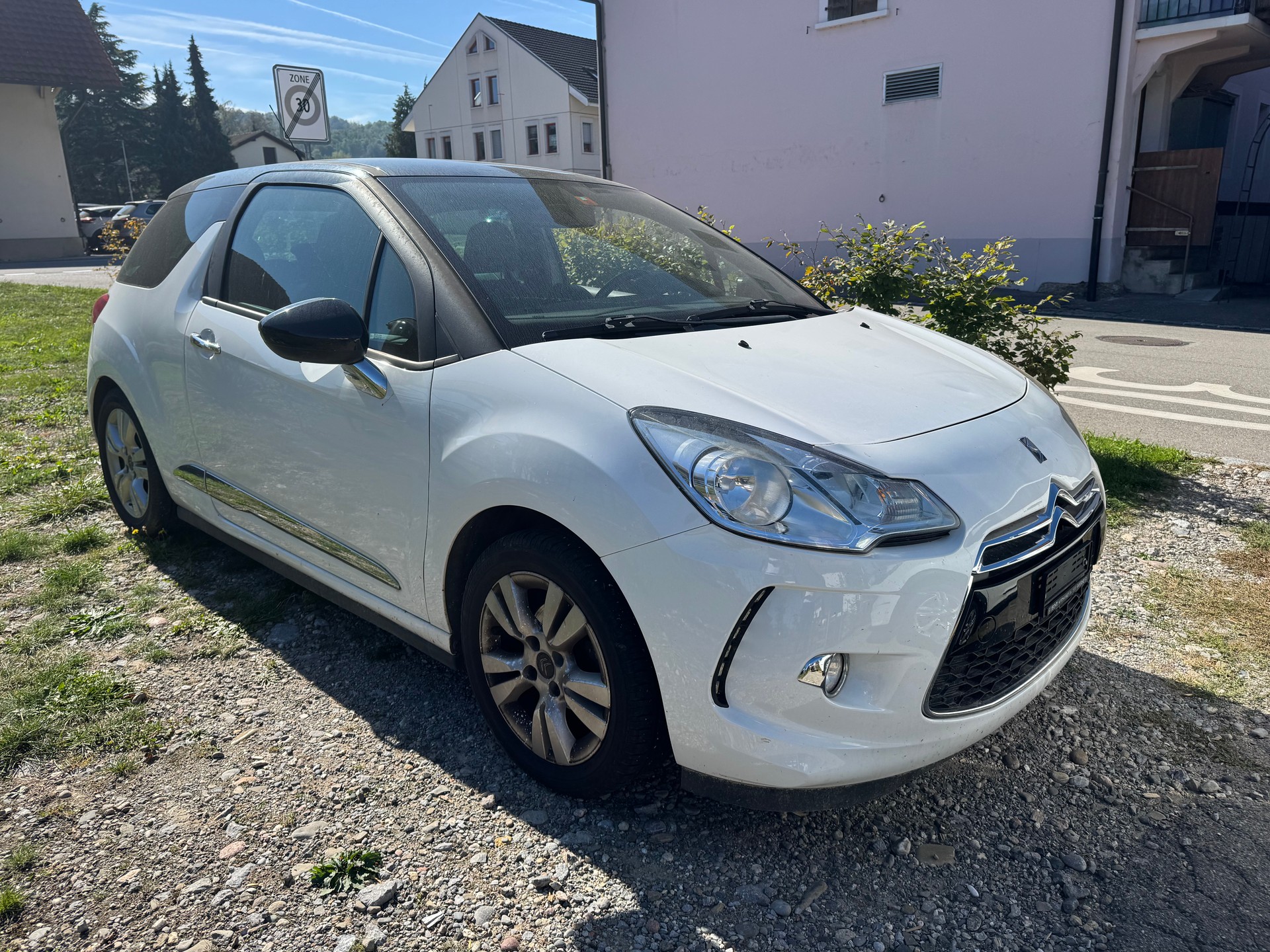 DS AUTOMOBILES DS3 1.2 VTi Chic-image-0