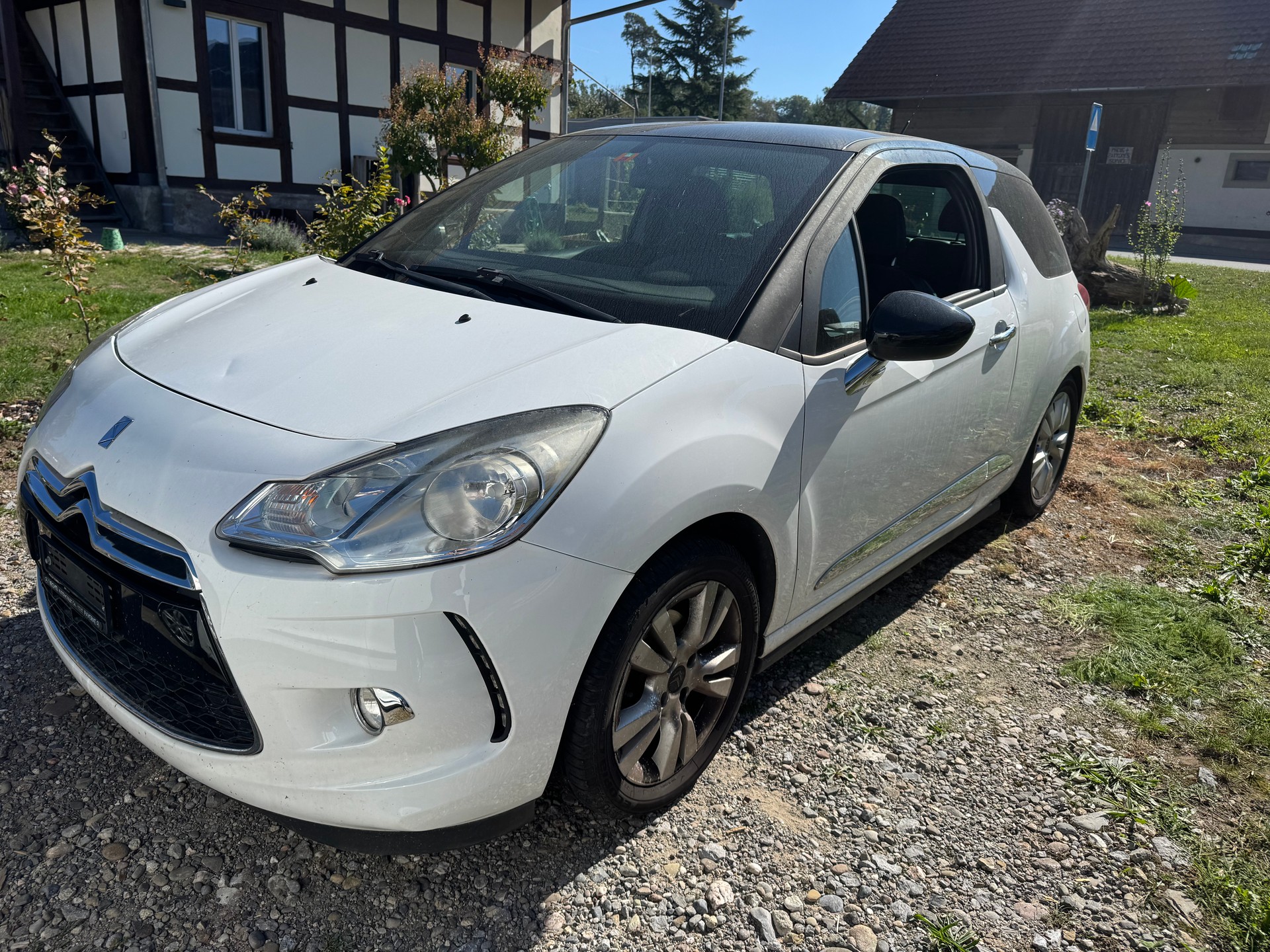 DS AUTOMOBILES DS3 1.2 VTi Chic-image-1