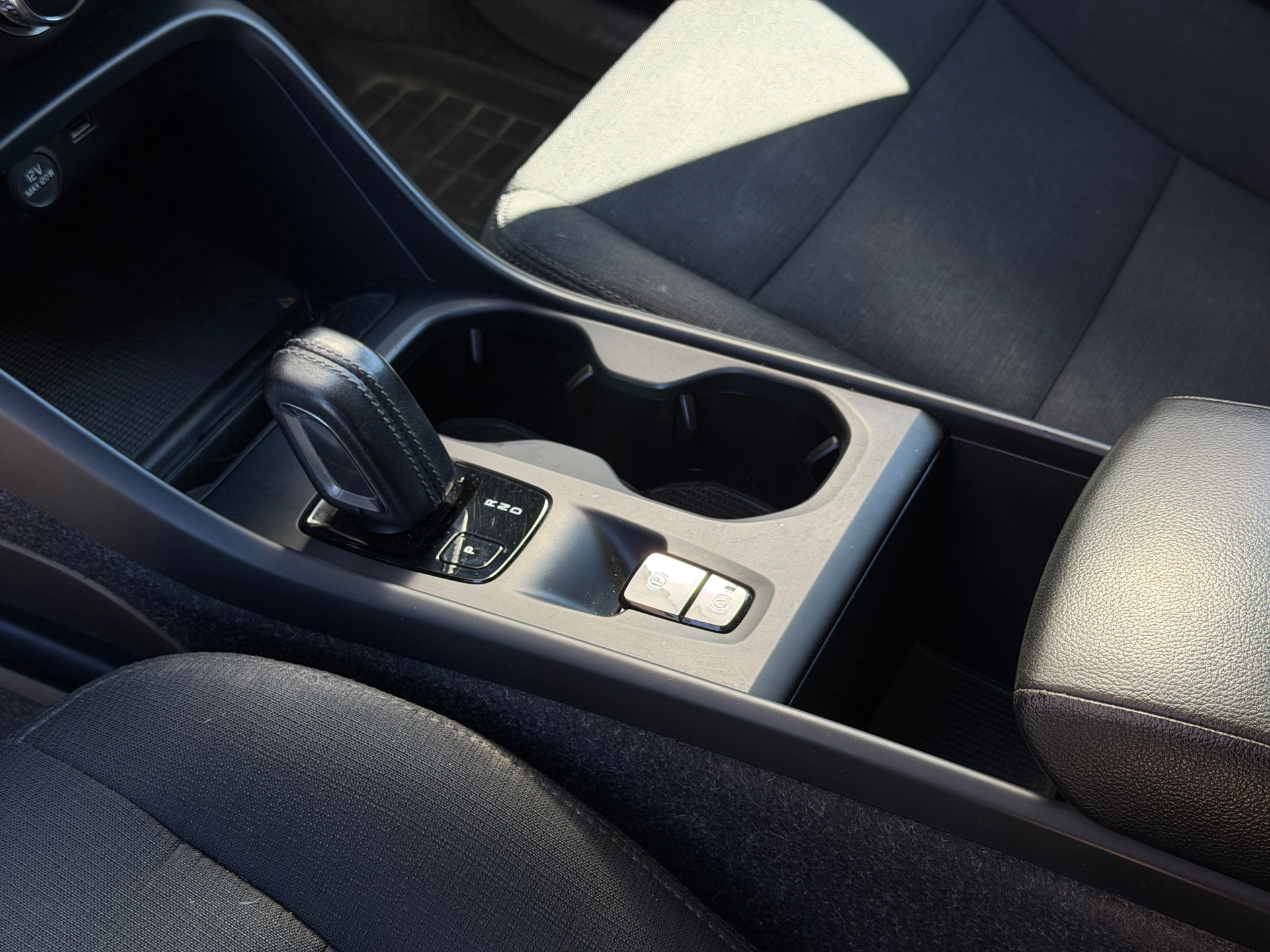 VOLVO XC40 T3 Momentum Geartronic *CH-Fahrzeug aus 1. Hand*-image-15