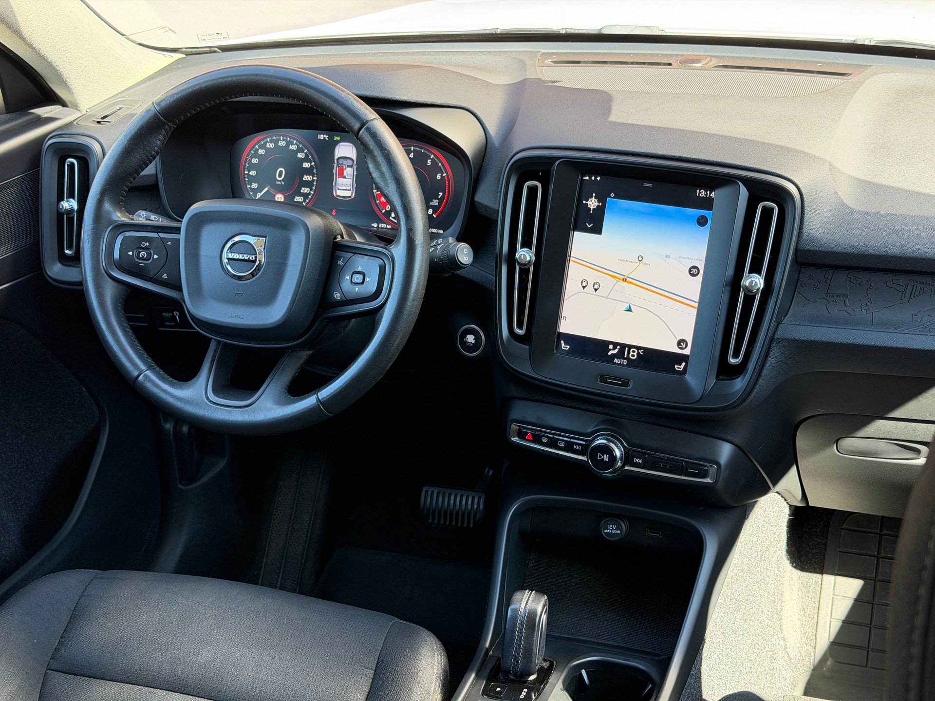 VOLVO XC40 T3 Momentum Geartronic *CH-Fahrzeug aus 1. Hand*-image-26