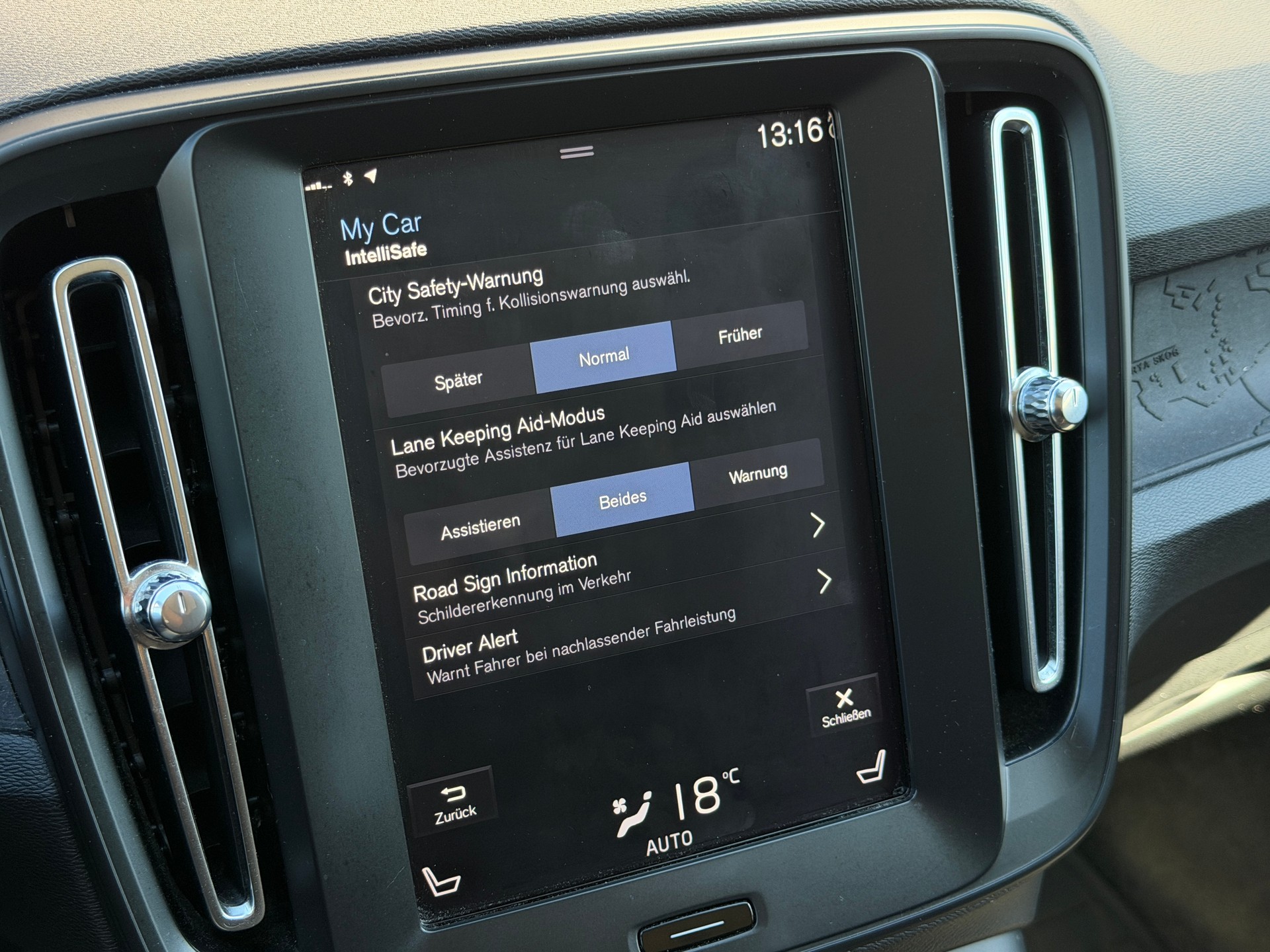 VOLVO XC40 T3 Momentum Geartronic *CH-Fahrzeug aus 1. Hand*-image-23