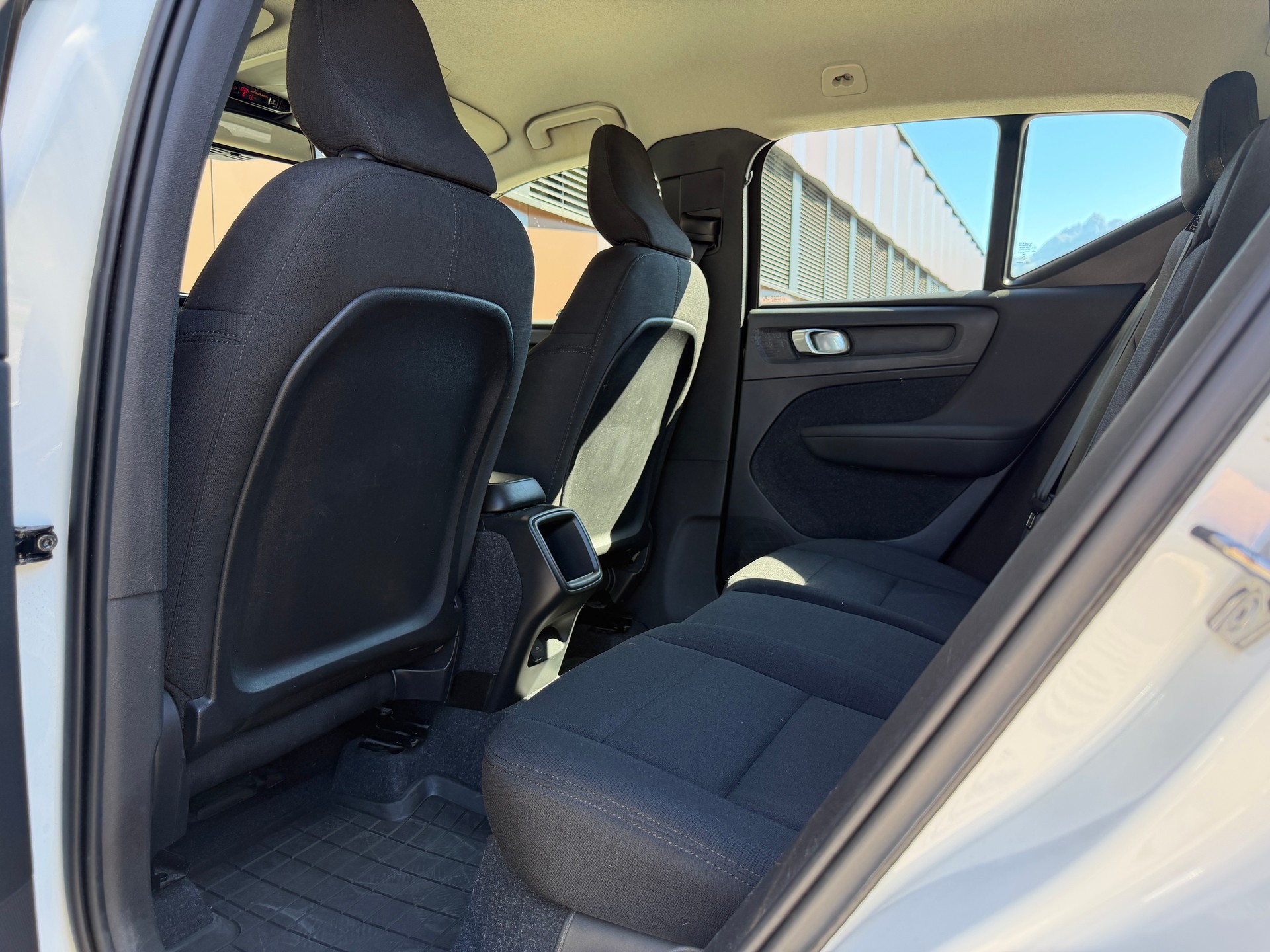 VOLVO XC40 T3 Momentum Geartronic *CH-Fahrzeug aus 1. Hand*-image-14