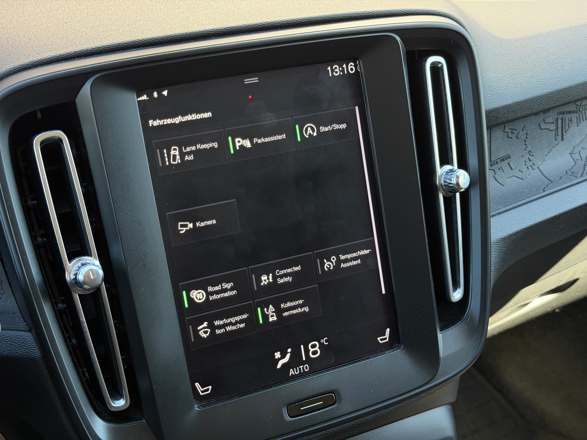 VOLVO XC40 T3 Momentum Geartronic *CH-Fahrzeug aus 1. Hand*-image-24