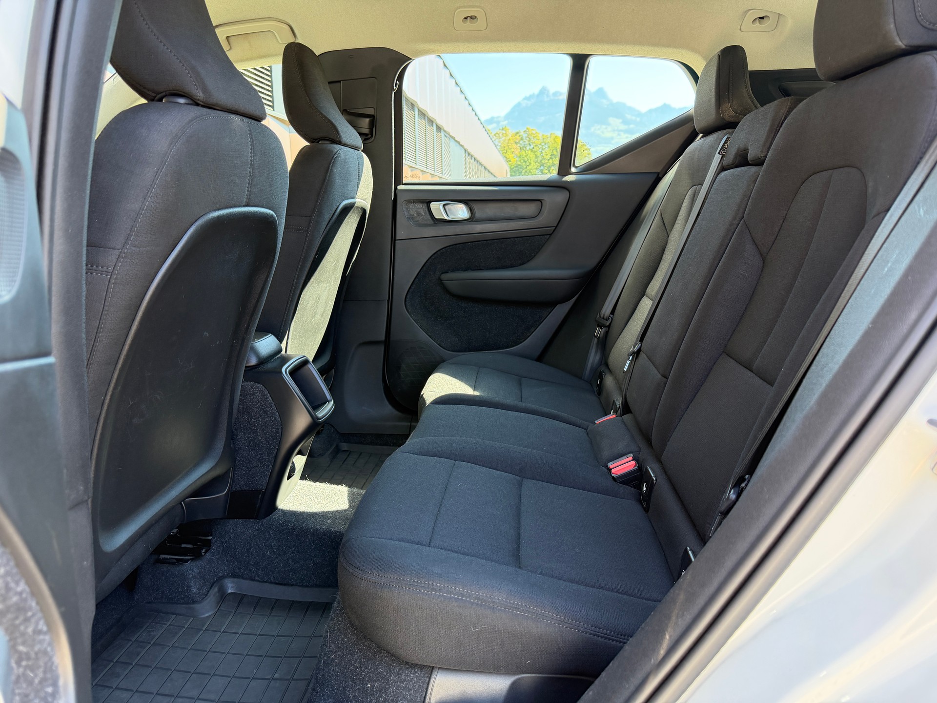 VOLVO XC40 T3 Momentum Geartronic *CH-Fahrzeug aus 1. Hand*-image-13