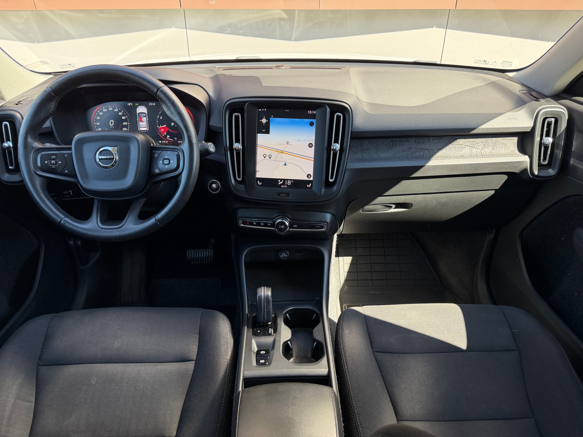 VOLVO XC40 T3 Momentum Geartronic *CH-Fahrzeug aus 1. Hand*-image-11