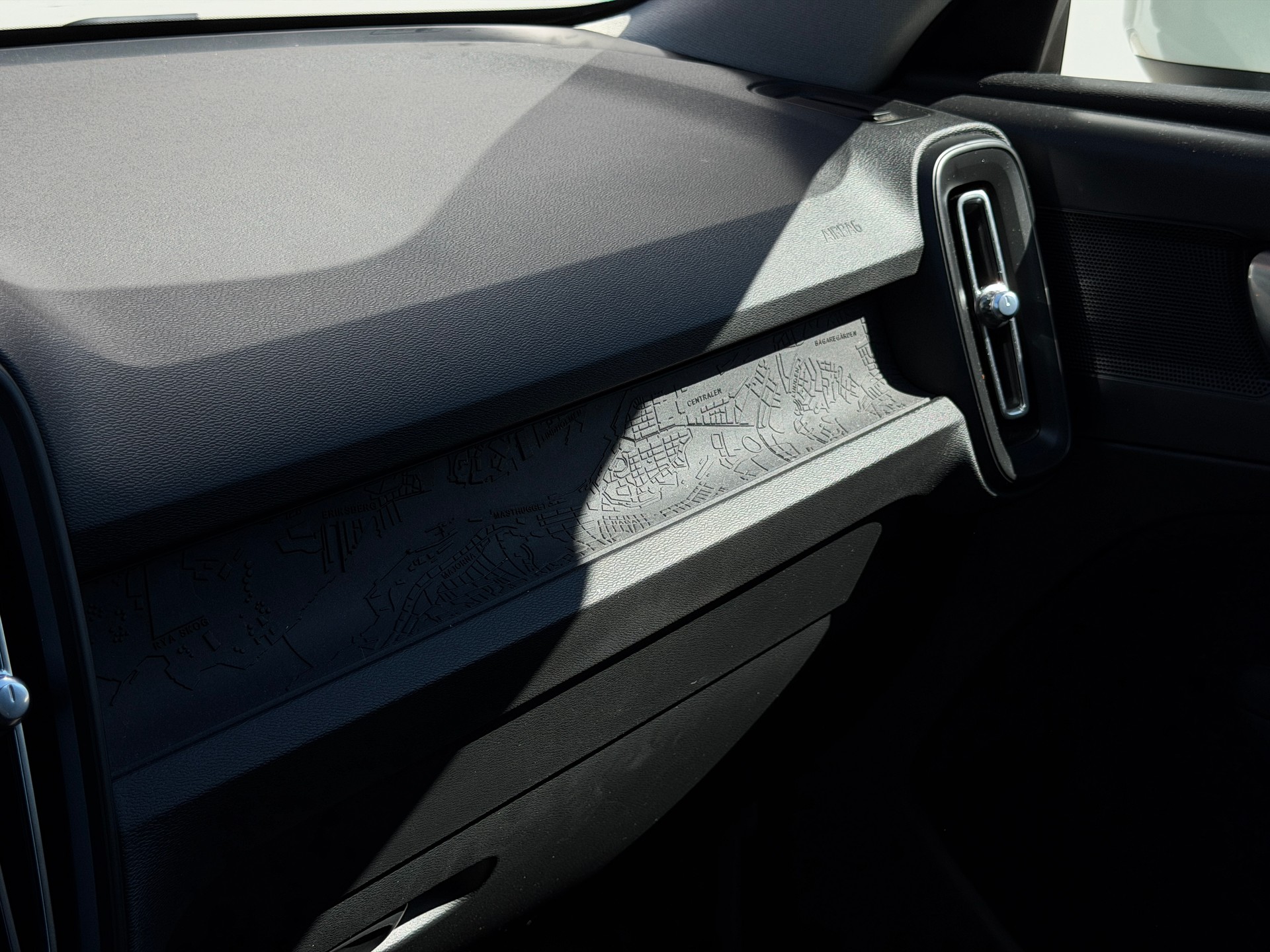 VOLVO XC40 T3 Momentum Geartronic *CH-Fahrzeug aus 1. Hand*-image-18