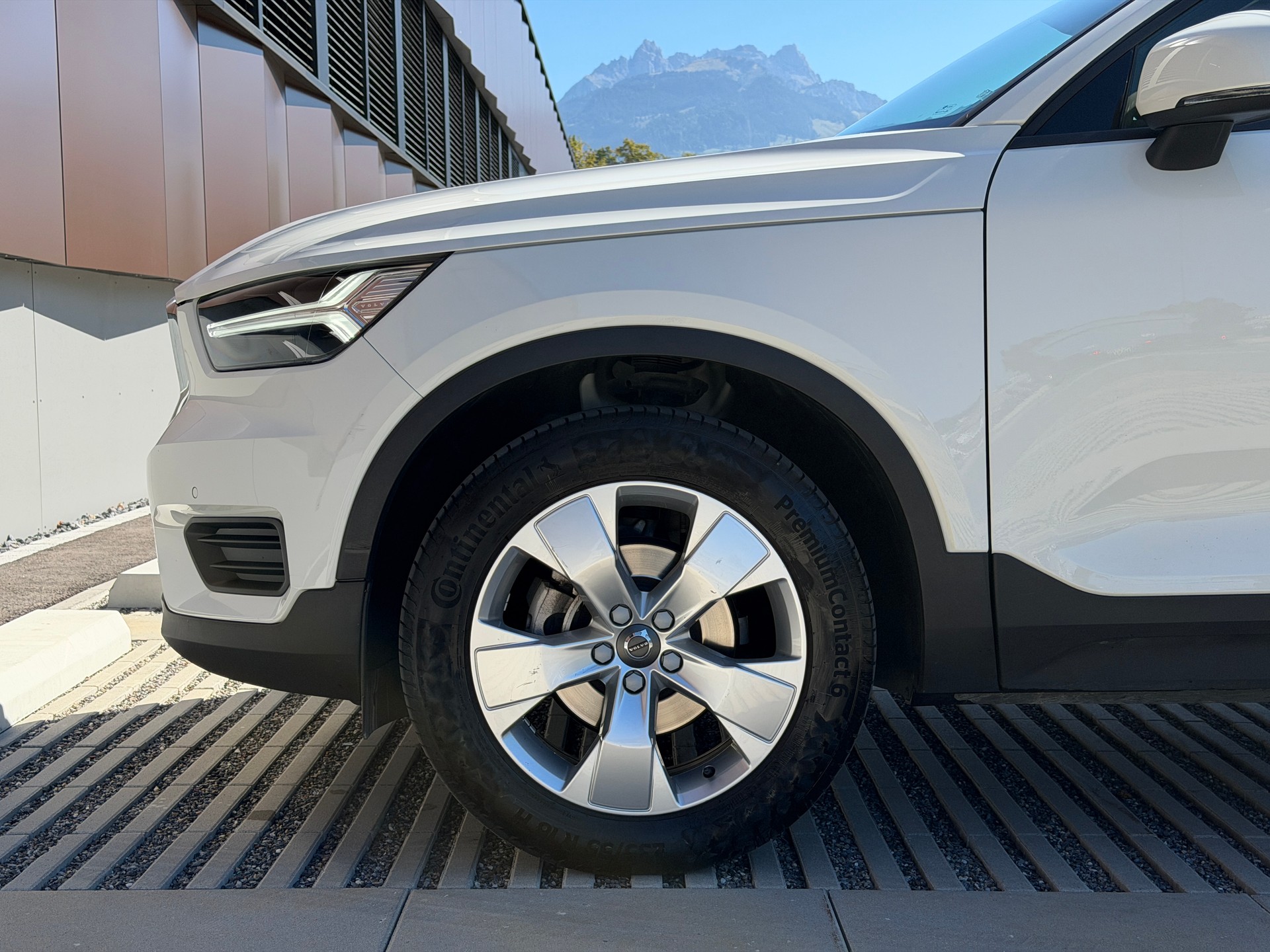 VOLVO XC40 T3 Momentum Geartronic *CH-Fahrzeug aus 1. Hand*-image-8