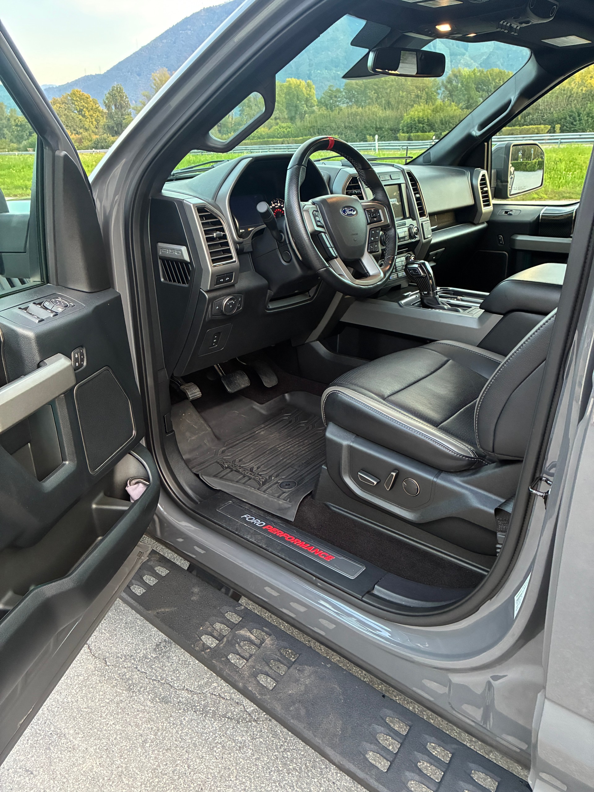 FORD Raptor-image-4