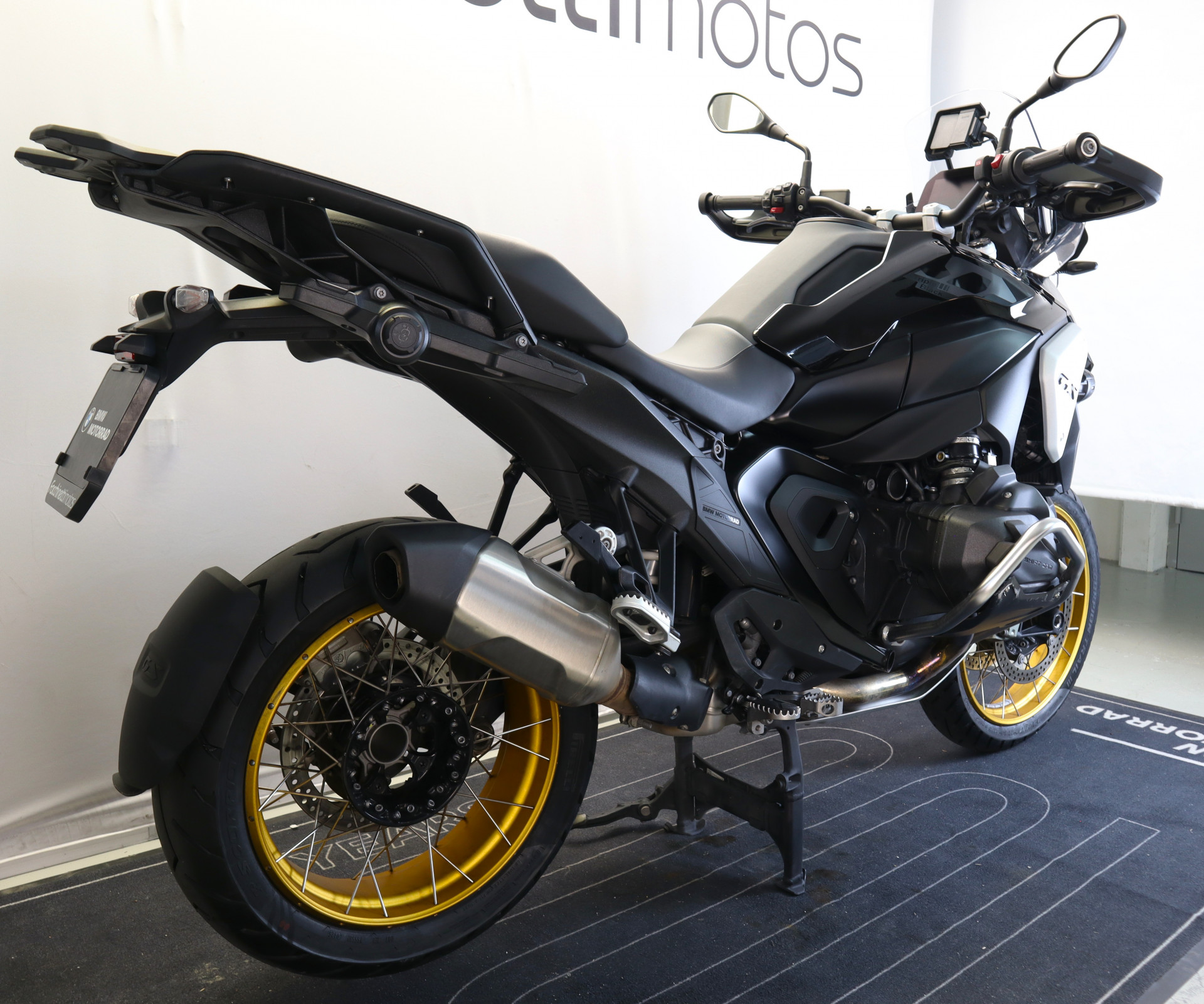 BMW R 1300 GS Triple Black-showroom-element-3