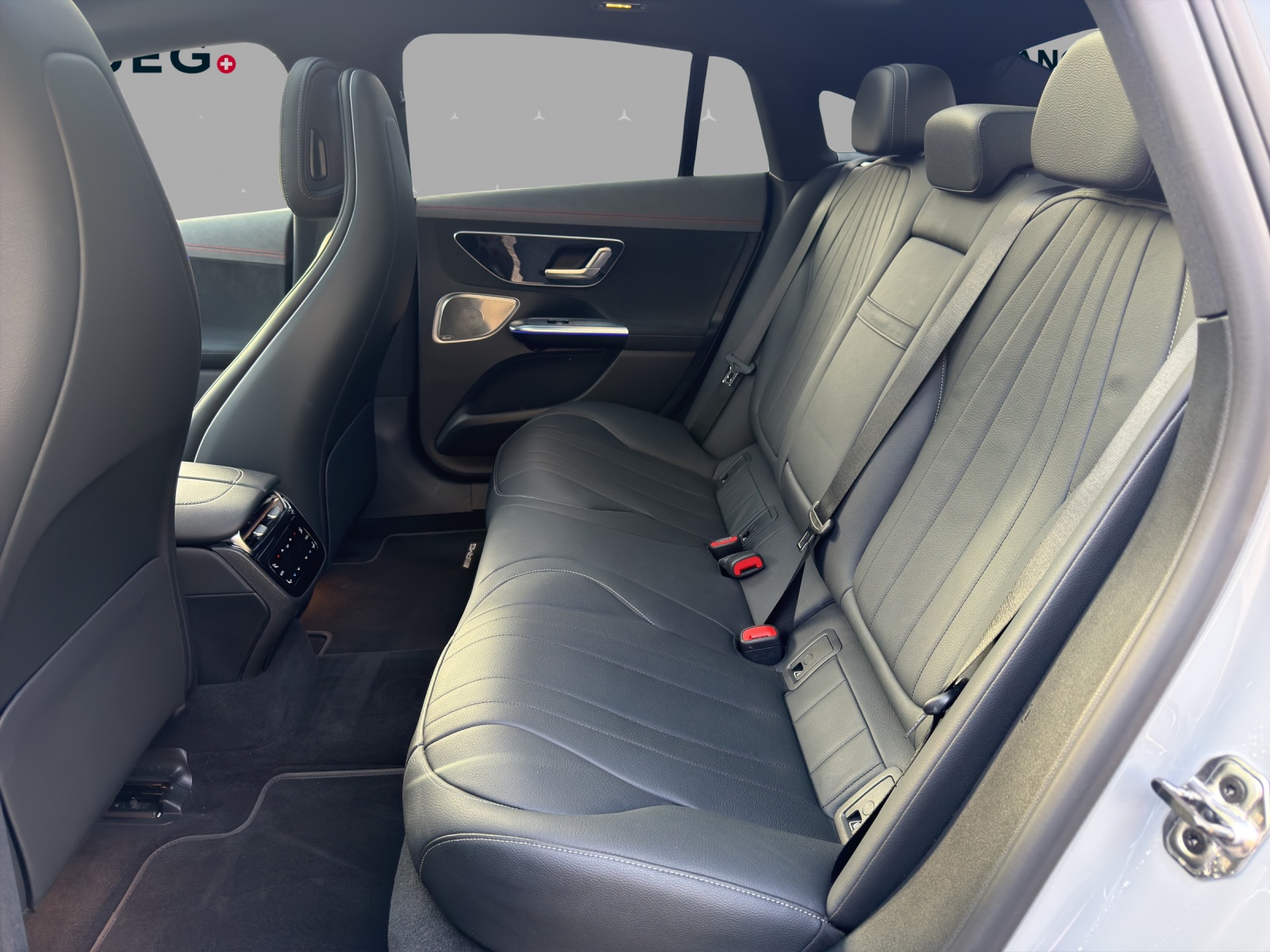 MERCEDES-BENZ EQE 500 4 Matic-image-13