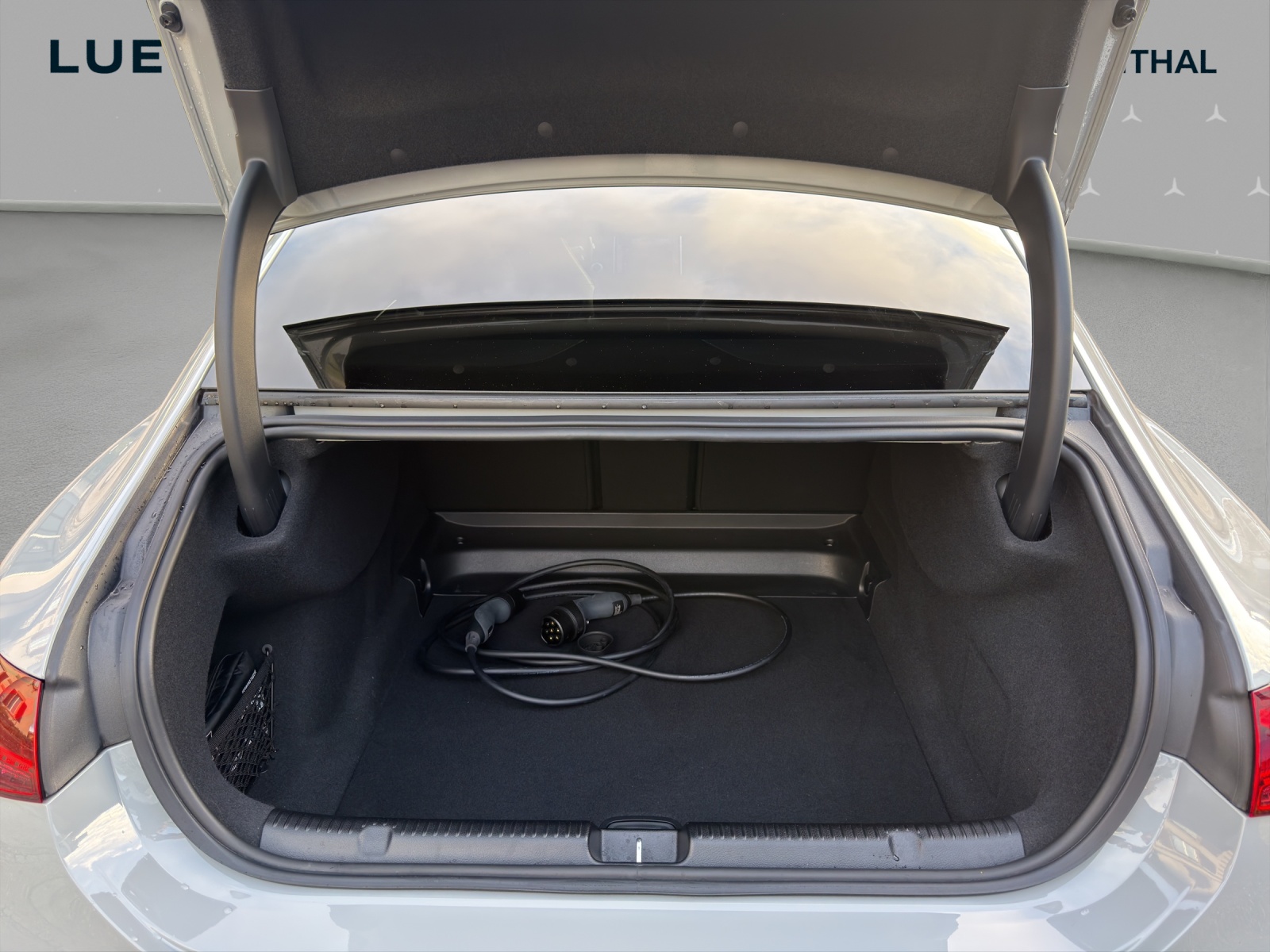 MERCEDES-BENZ EQE 500 4 Matic-image-14