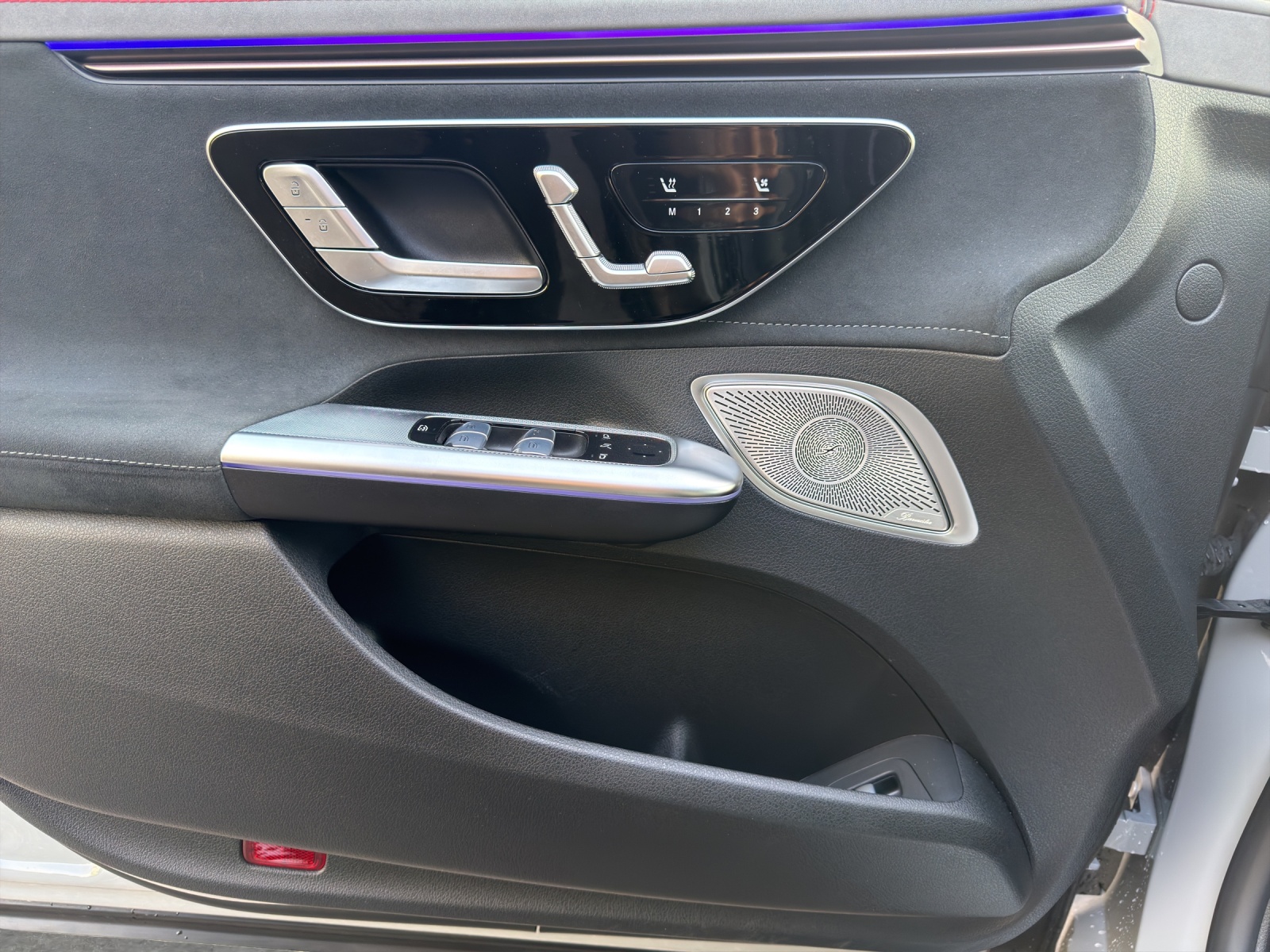 MERCEDES-BENZ EQE 500 4 Matic-image-12