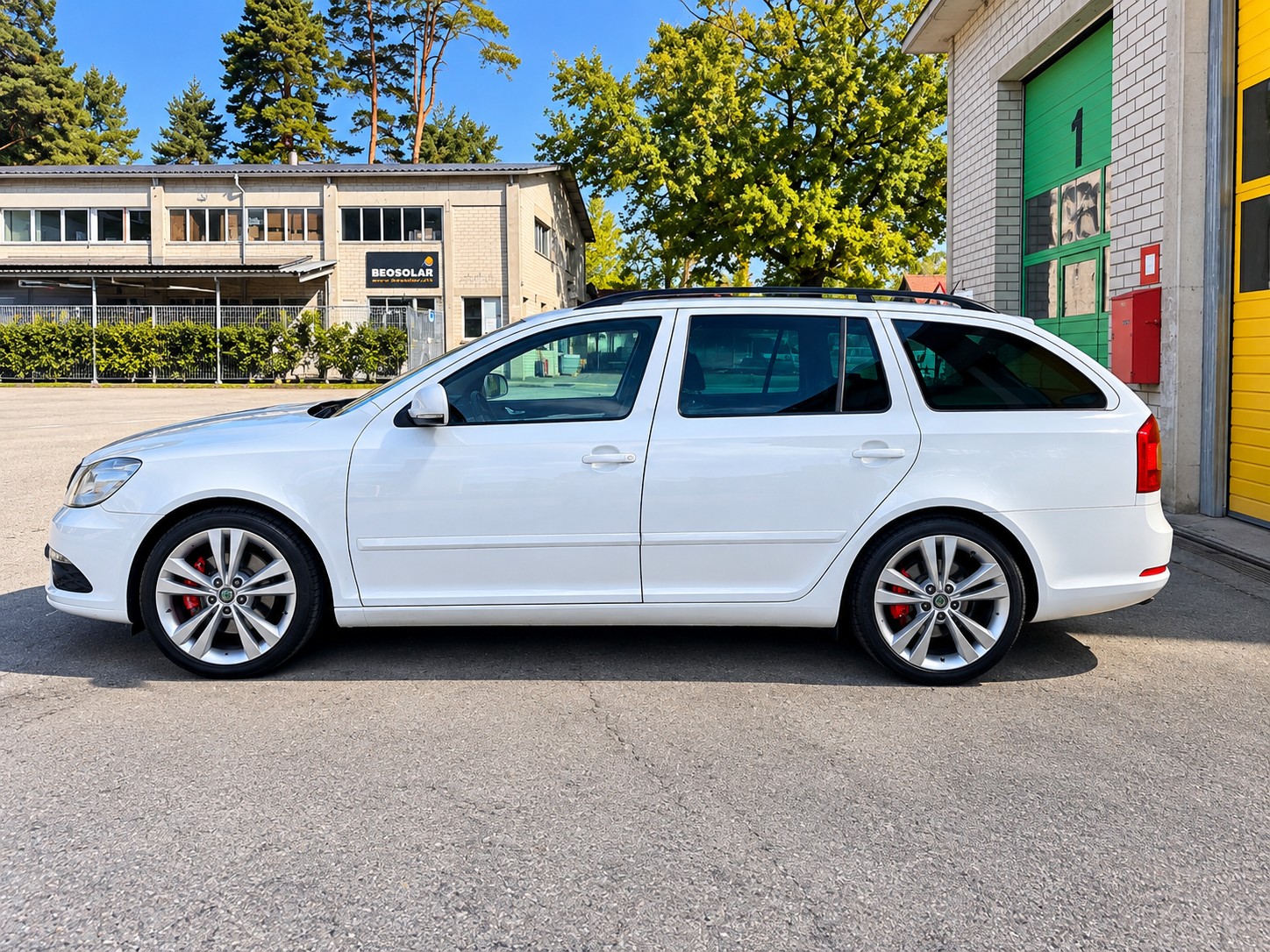 SKODA Octavia Combi 2.0 TSI RS-image-1