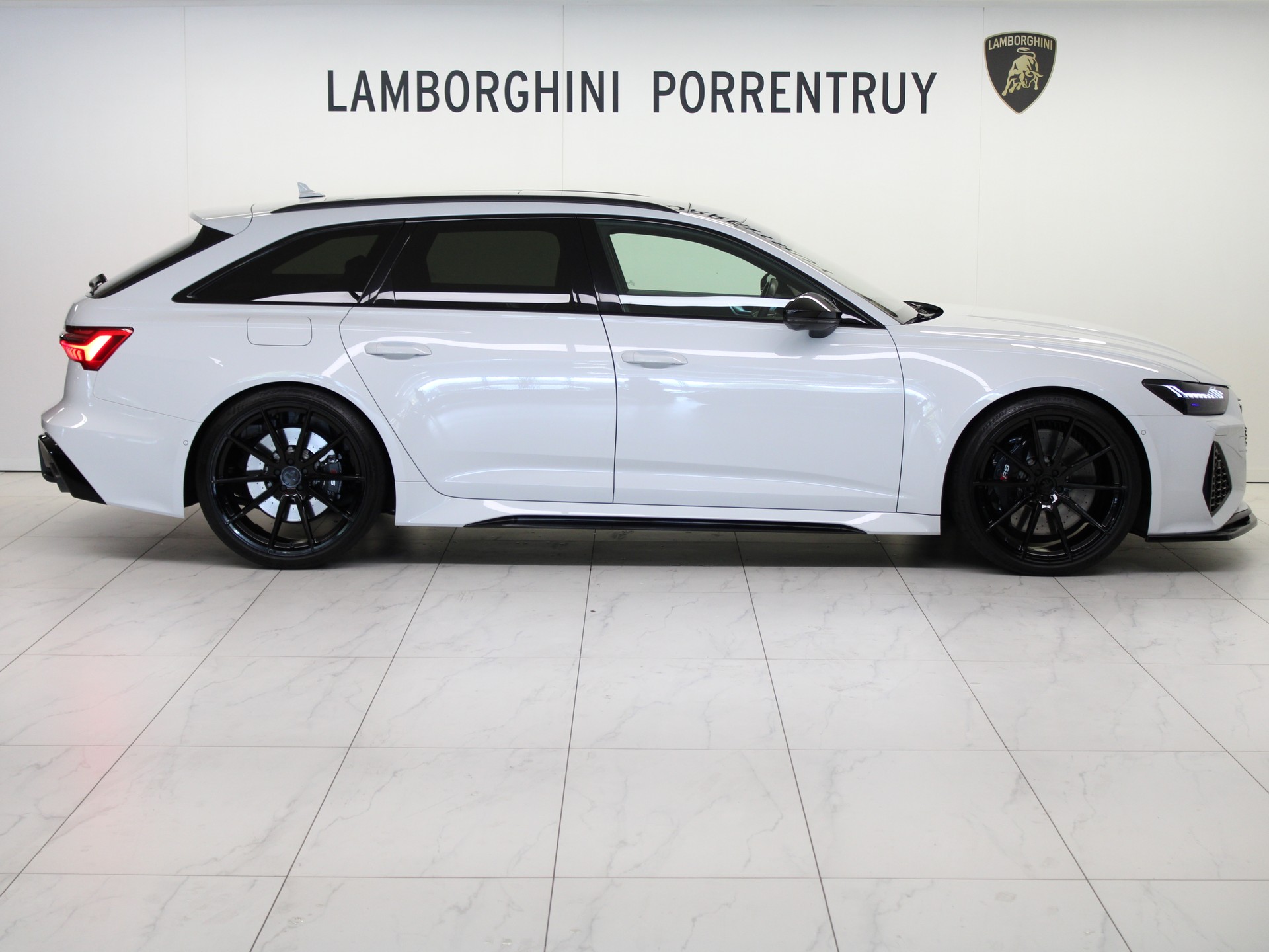 AUDI RS6 Avant 4.0 TFSI V8 Performance quattro-image-1