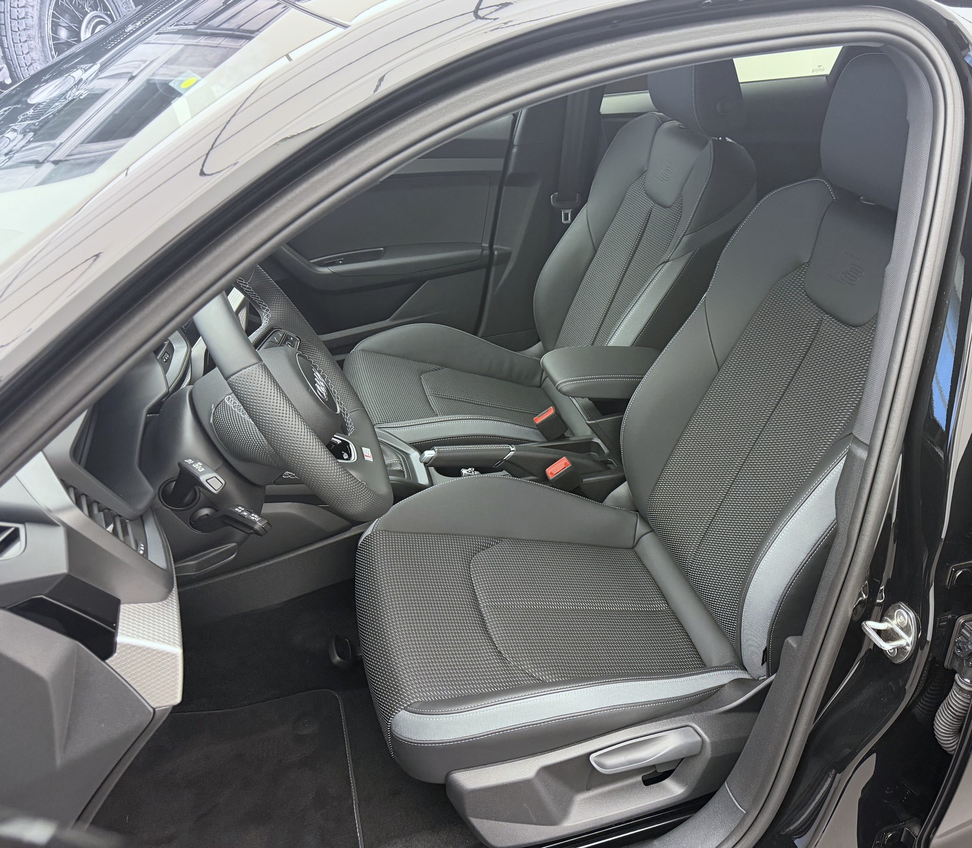 AUDI A1 Sportback 30 TFSI Attraction S-tronic-image-5